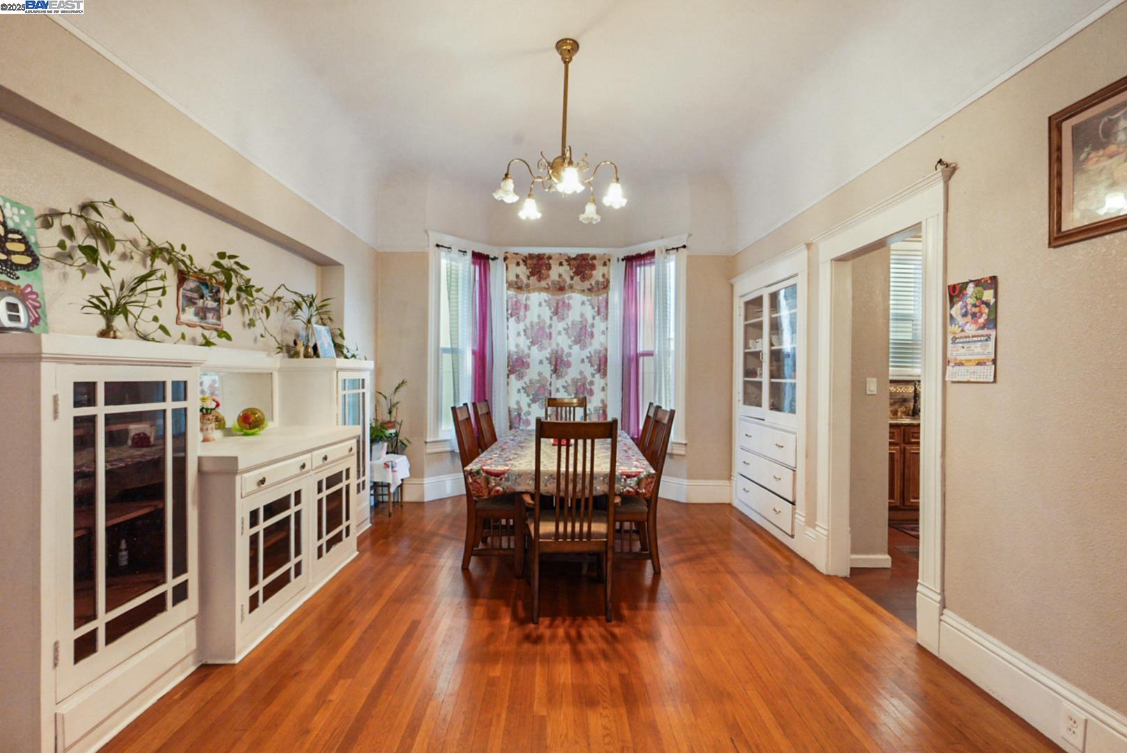 Detail Gallery Image 5 of 33 For 825 N San Joaquin Street, Stockton,  CA 95202 - 5 Beds | 3 Baths