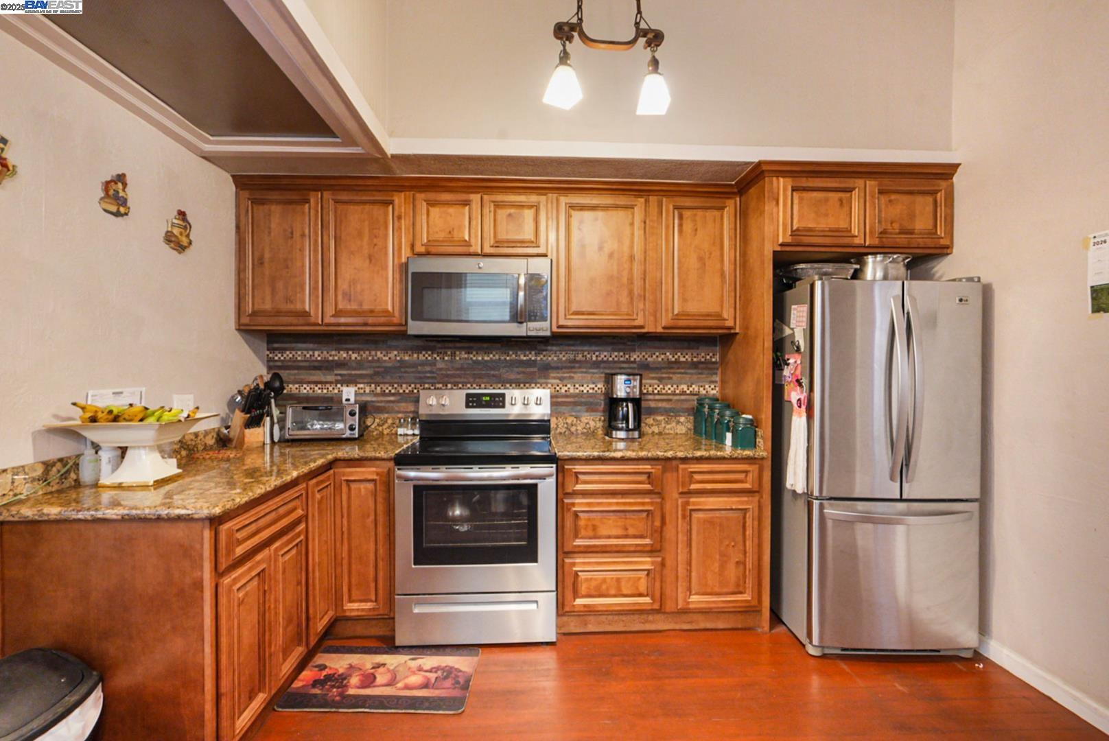 Detail Gallery Image 6 of 33 For 825 N San Joaquin Street, Stockton,  CA 95202 - 5 Beds | 3 Baths