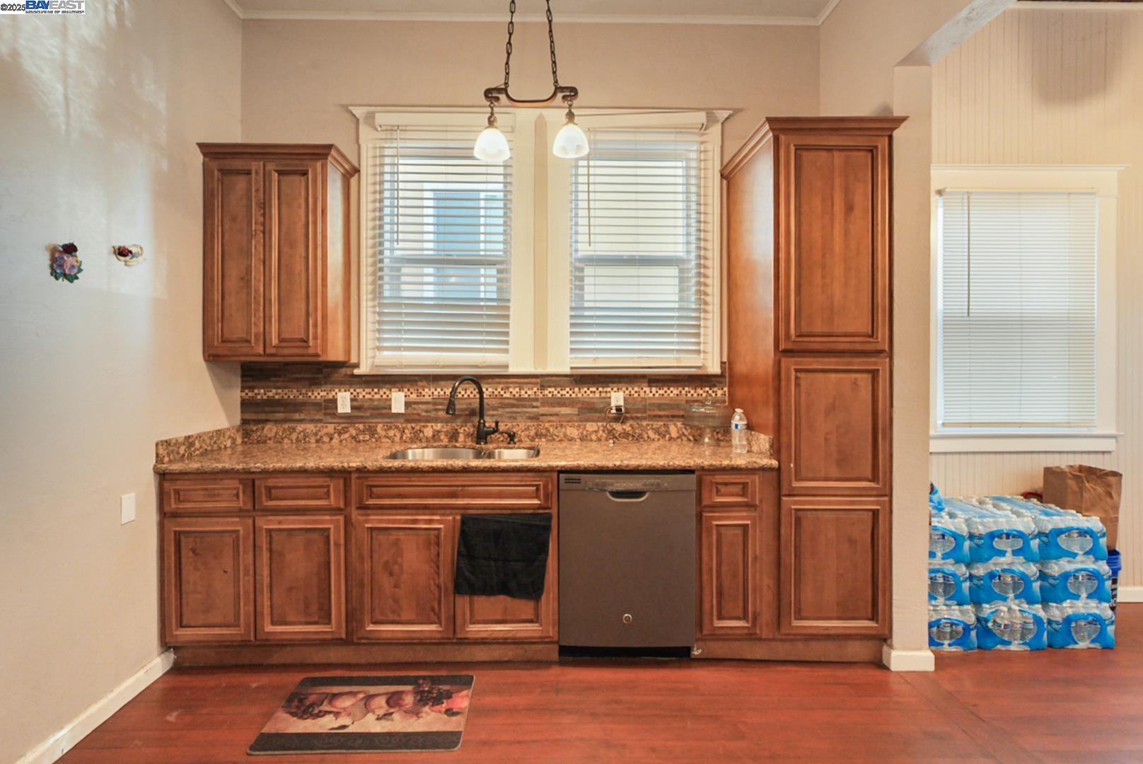 Detail Gallery Image 7 of 33 For 825 N San Joaquin Street, Stockton,  CA 95202 - 5 Beds | 3 Baths