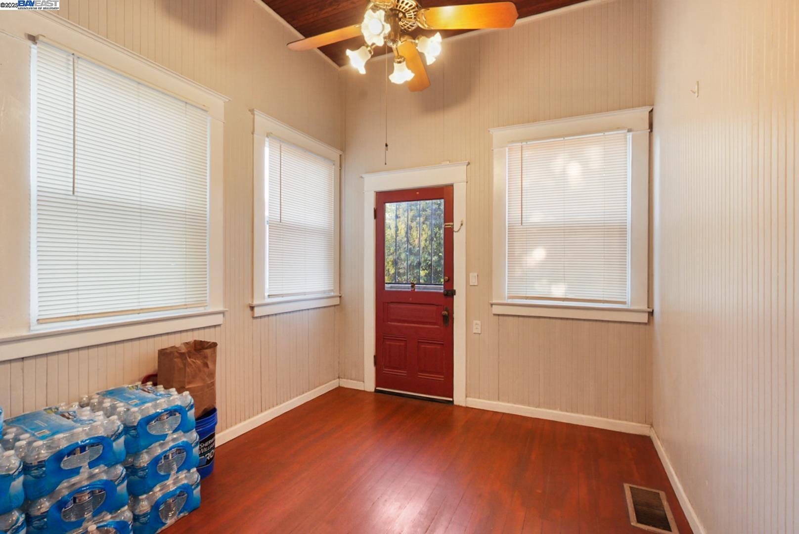 Detail Gallery Image 9 of 33 For 825 N San Joaquin Street, Stockton,  CA 95202 - 5 Beds | 3 Baths