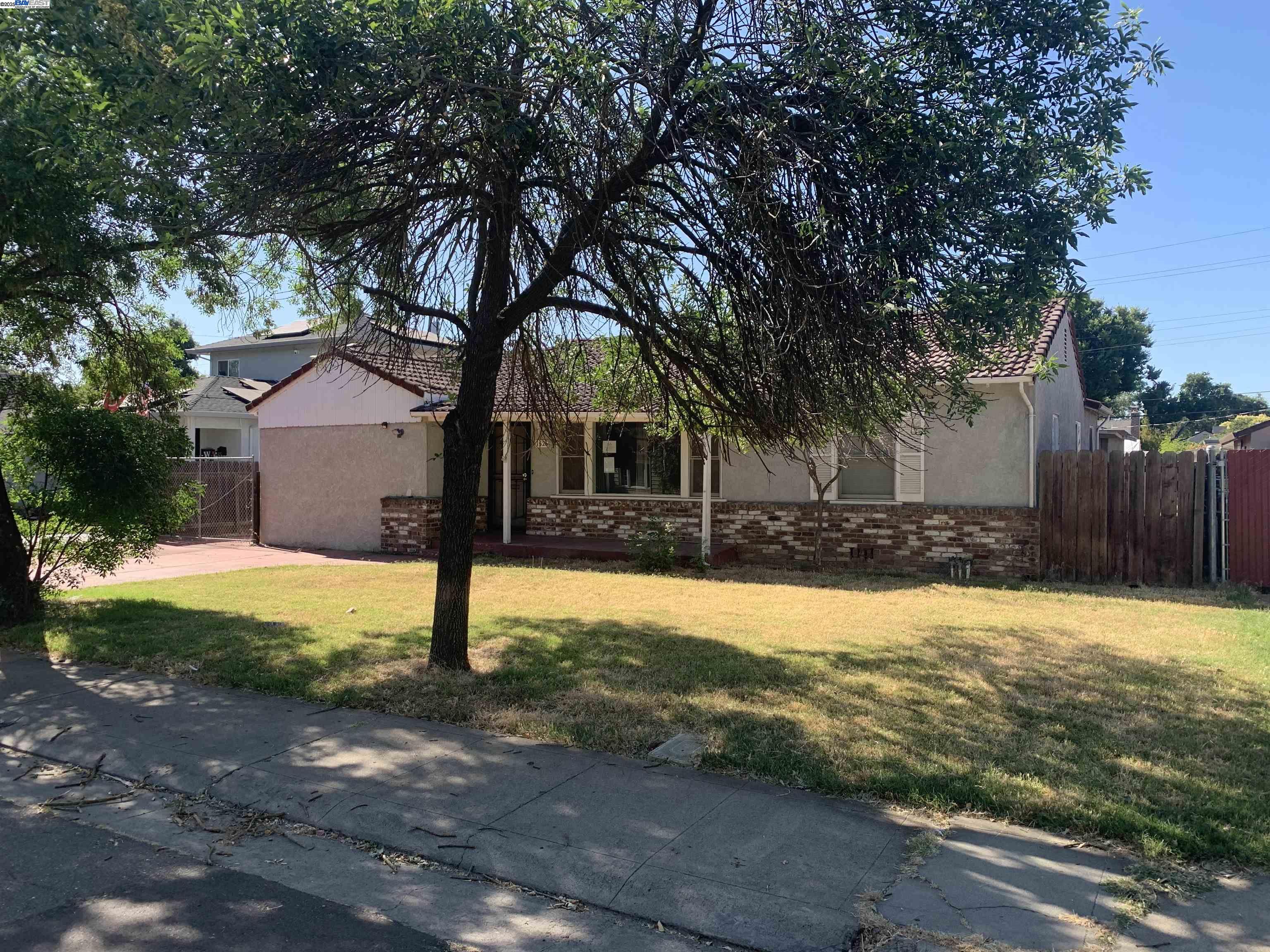 Detail Gallery Image 1 of 1 For 1526 W Monterey Ave, Stockton,  CA 95204 - 3 Beds | 1 Baths