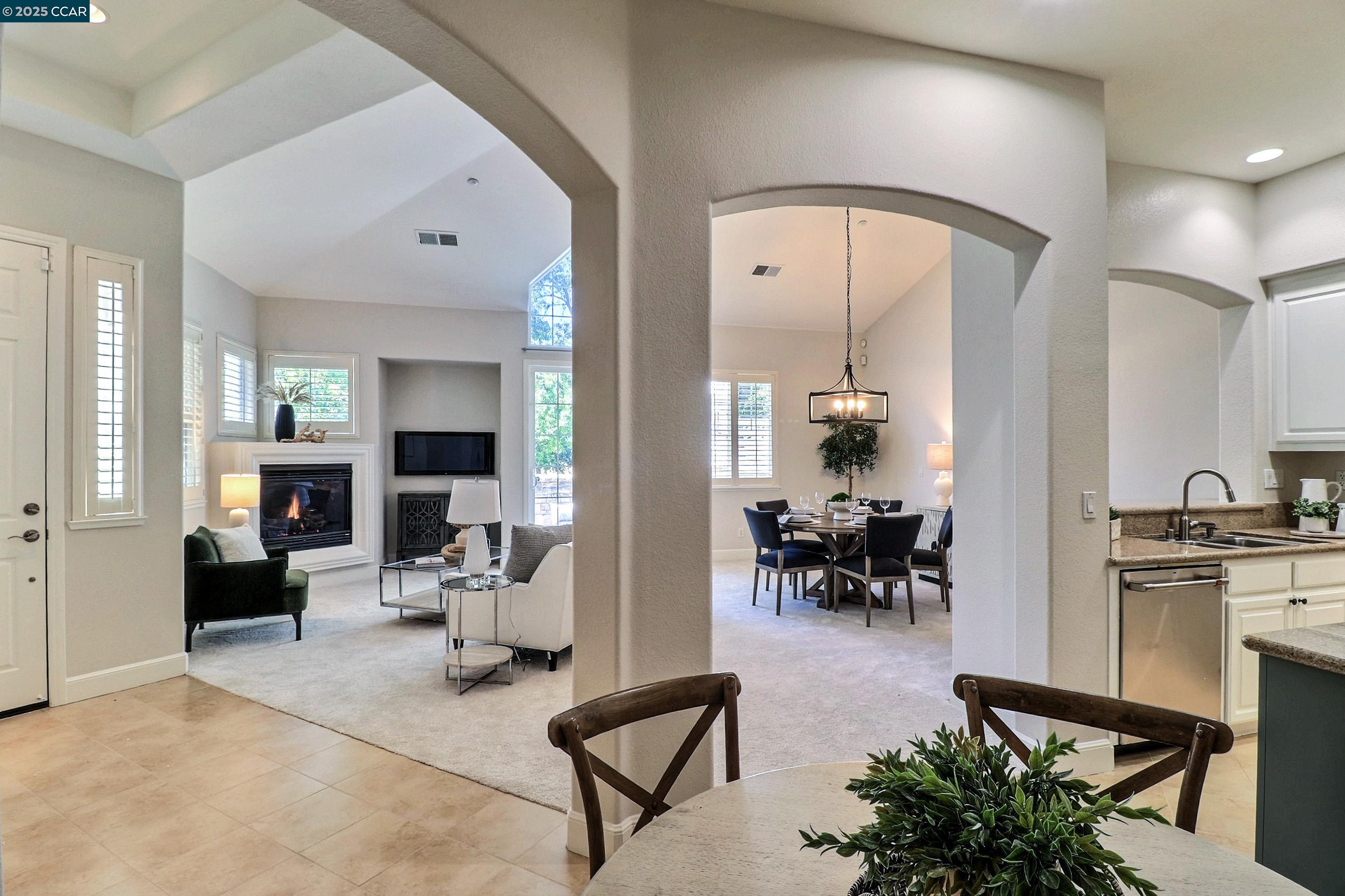 Detail Gallery Image 4 of 32 For 136 Sugarloaf Ct, Alamo,  CA 94507 - 3 Beds | 2 Baths