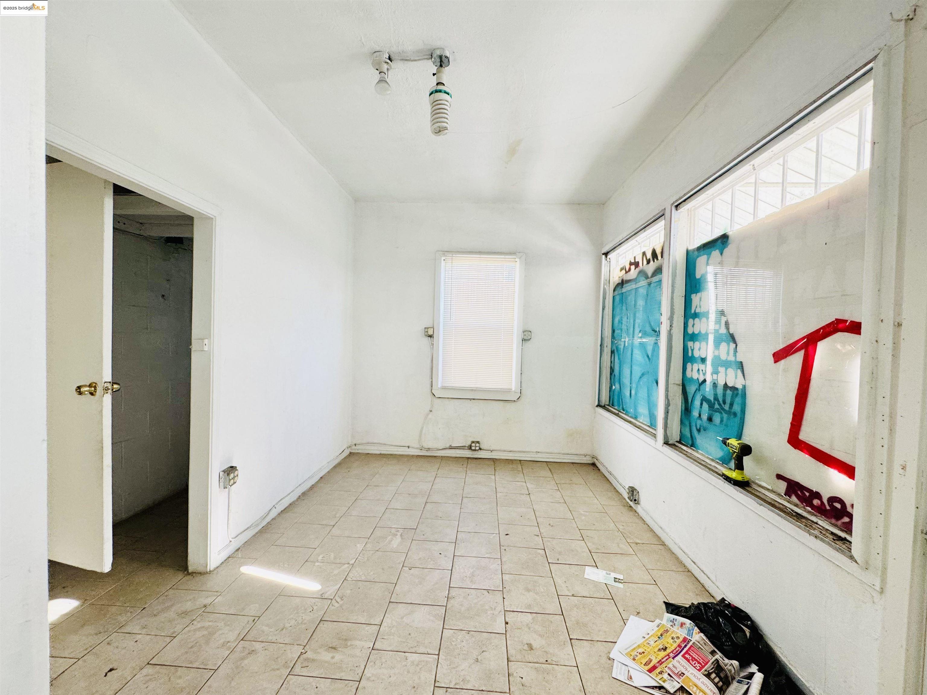 220 International Blvd, Oakland, CA, 94606