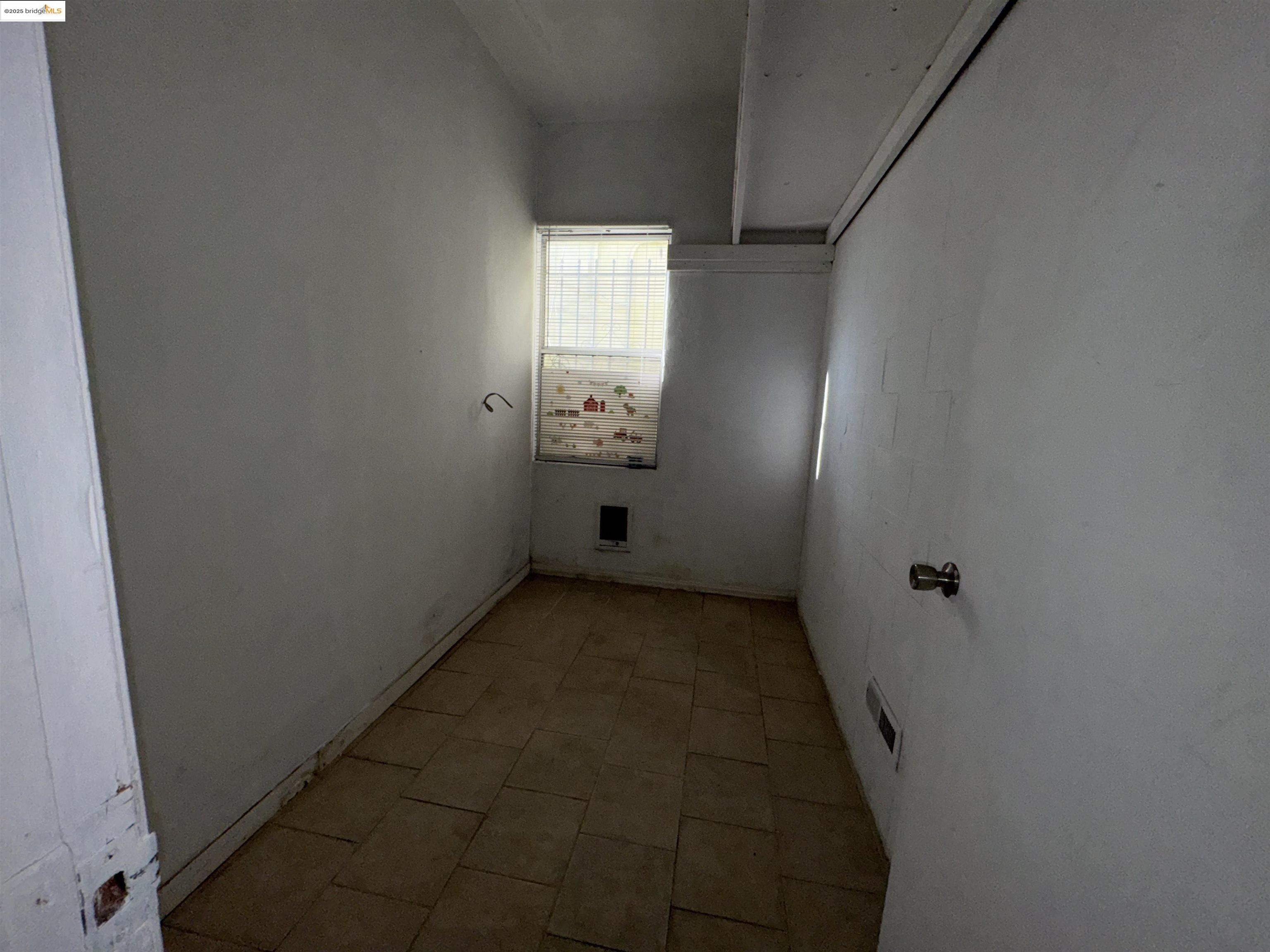 220 International Blvd, Oakland, CA, 94606