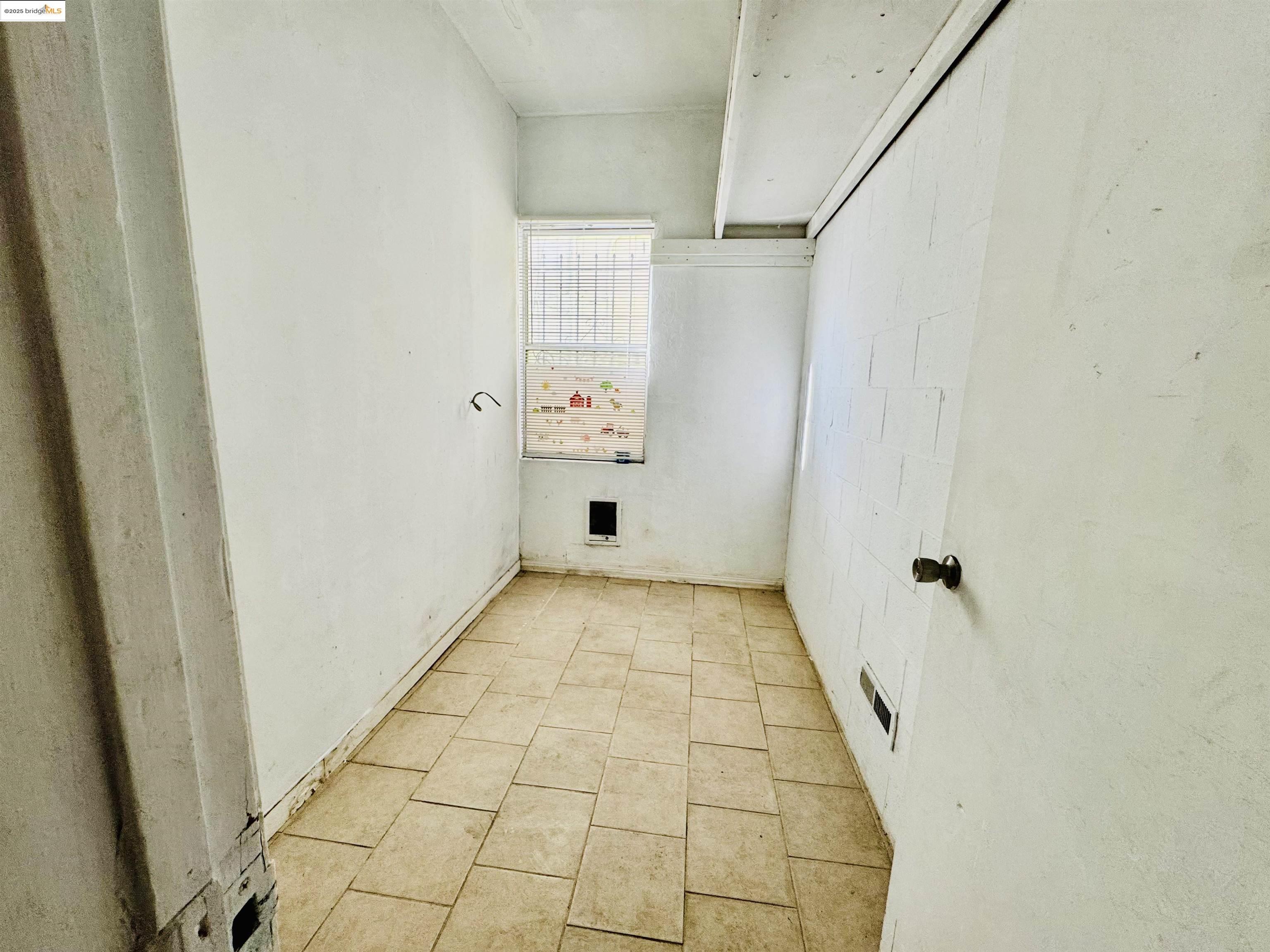 220 International Blvd, Oakland, CA, 94606