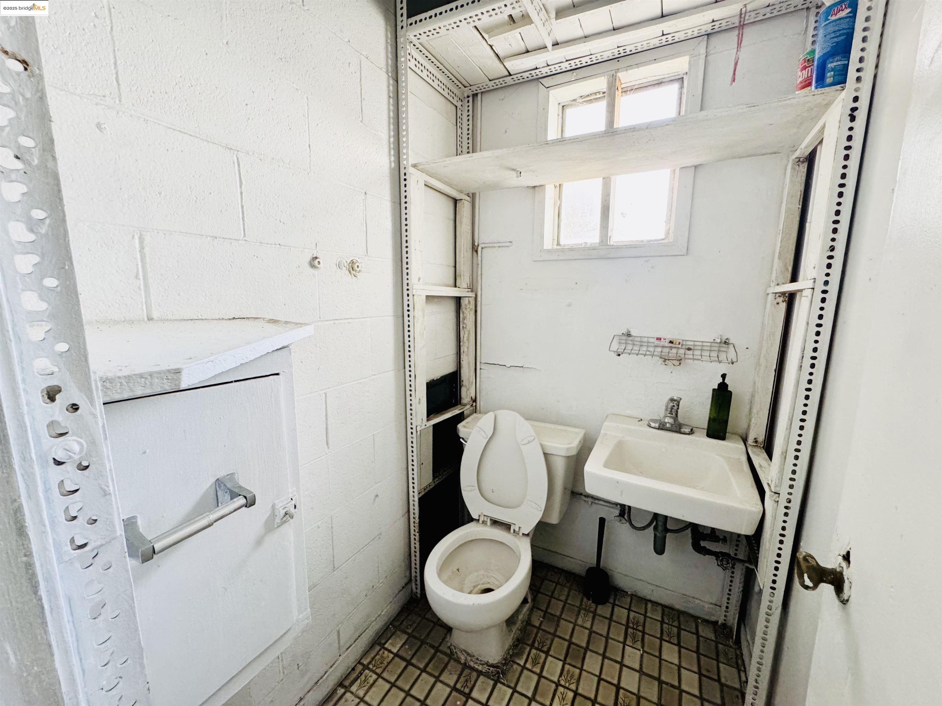 220 International Blvd, Oakland, CA, 94606