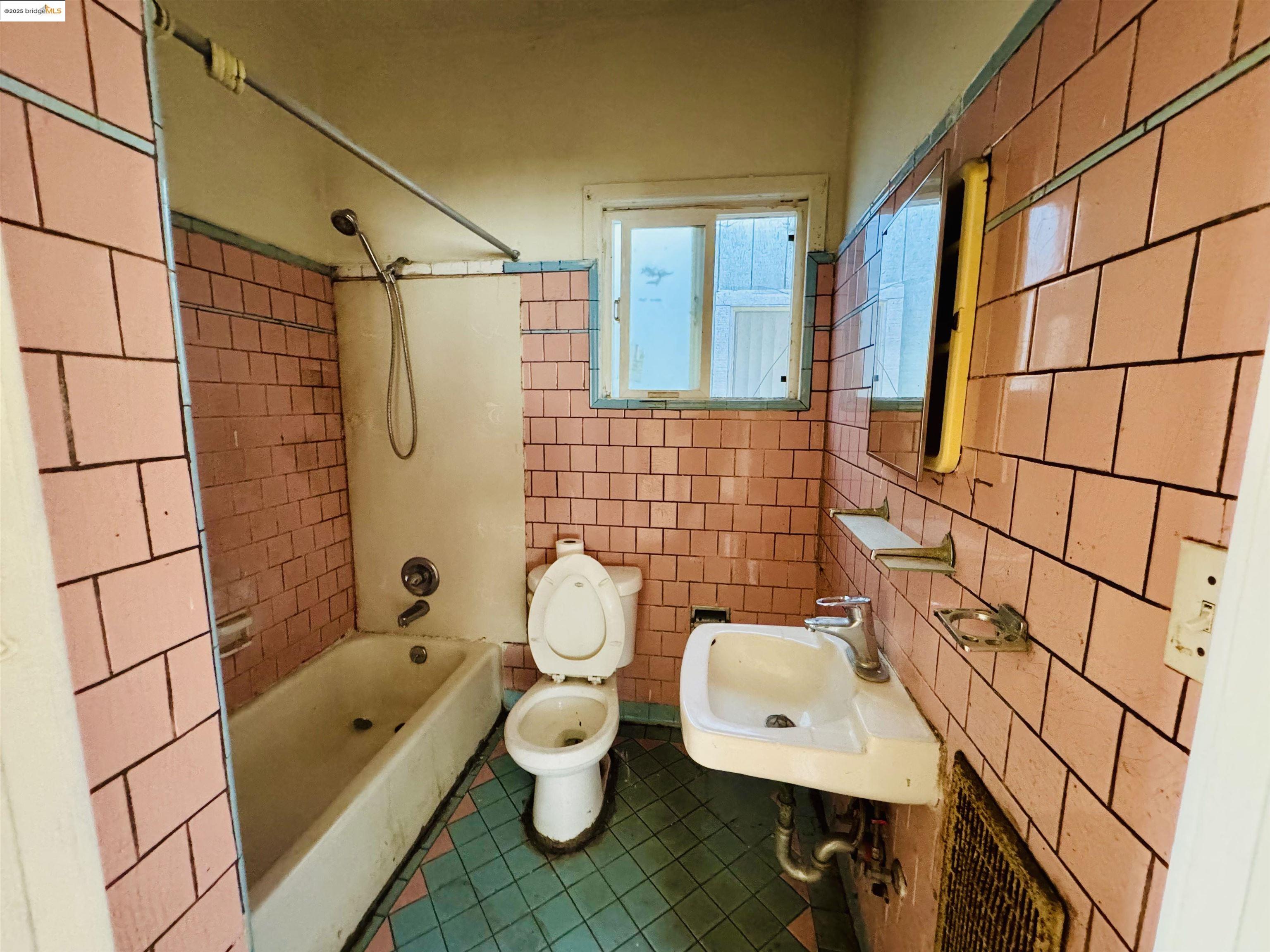 220 International Blvd, Oakland, CA, 94606