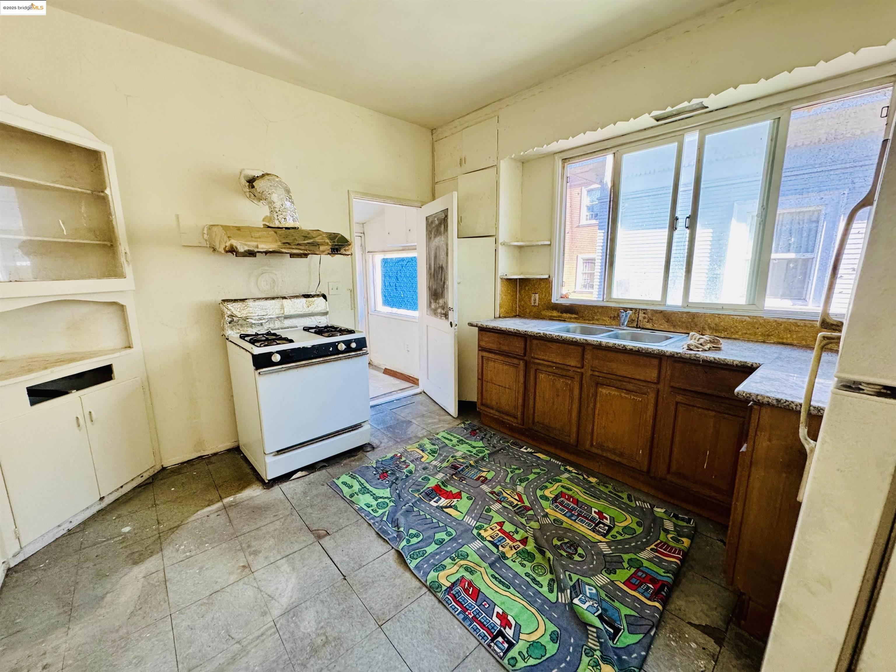 220 International Blvd, Oakland, CA, 94606