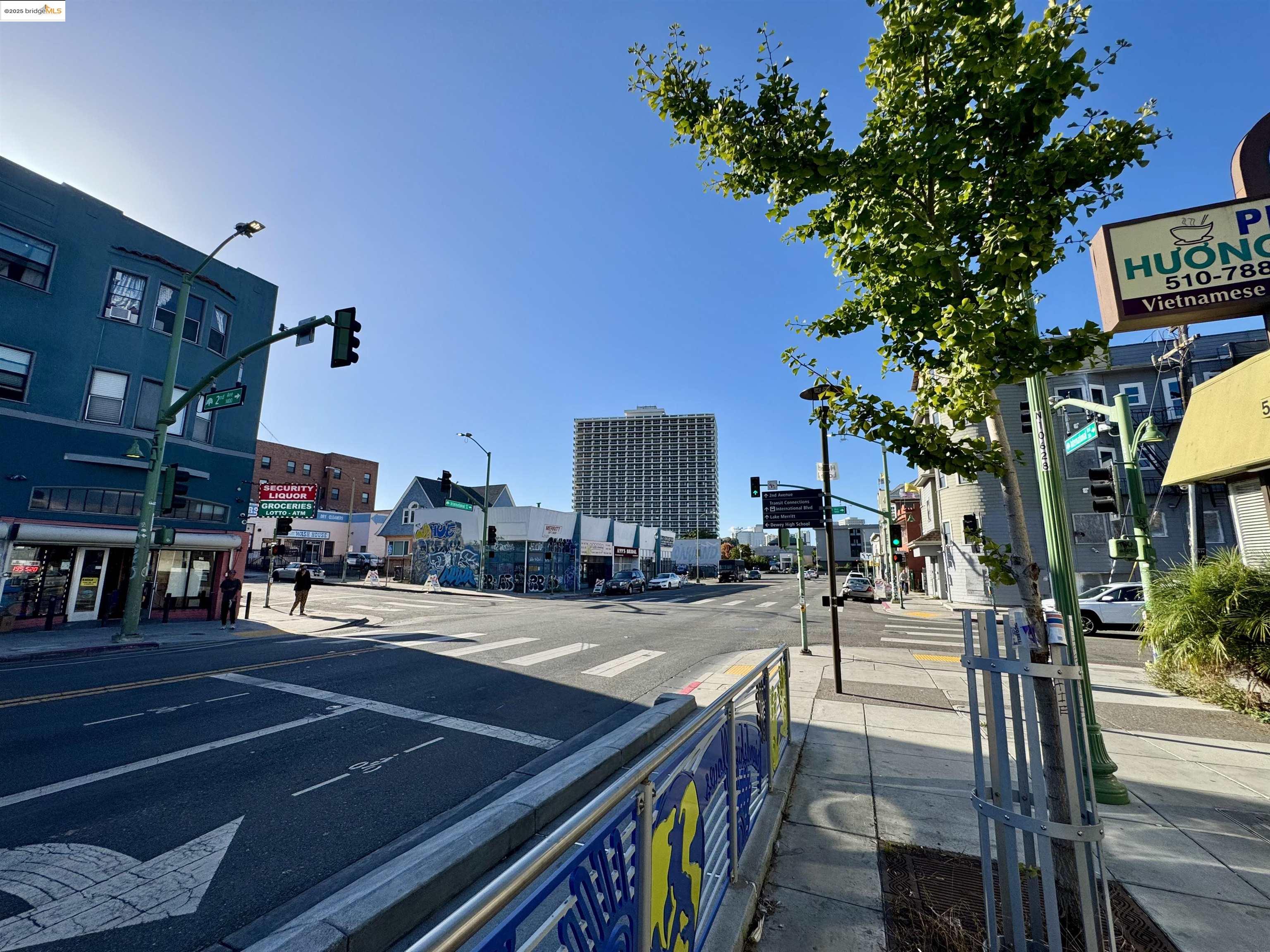 220 International Blvd, Oakland, CA, 94606