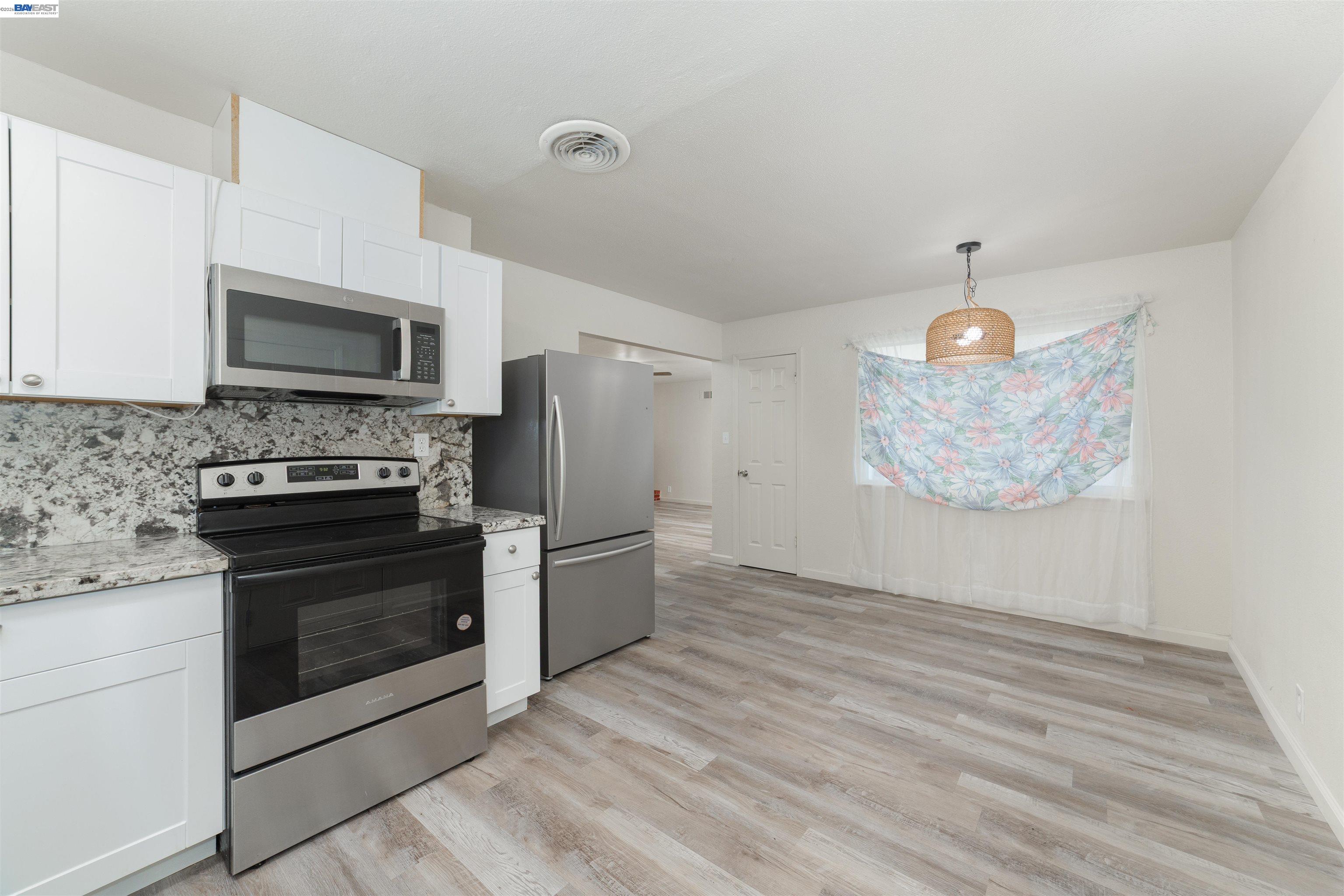 Detail Gallery Image 12 of 22 For 324 Eva Ct, Manteca,  CA 95336 - 3 Beds | 2 Baths