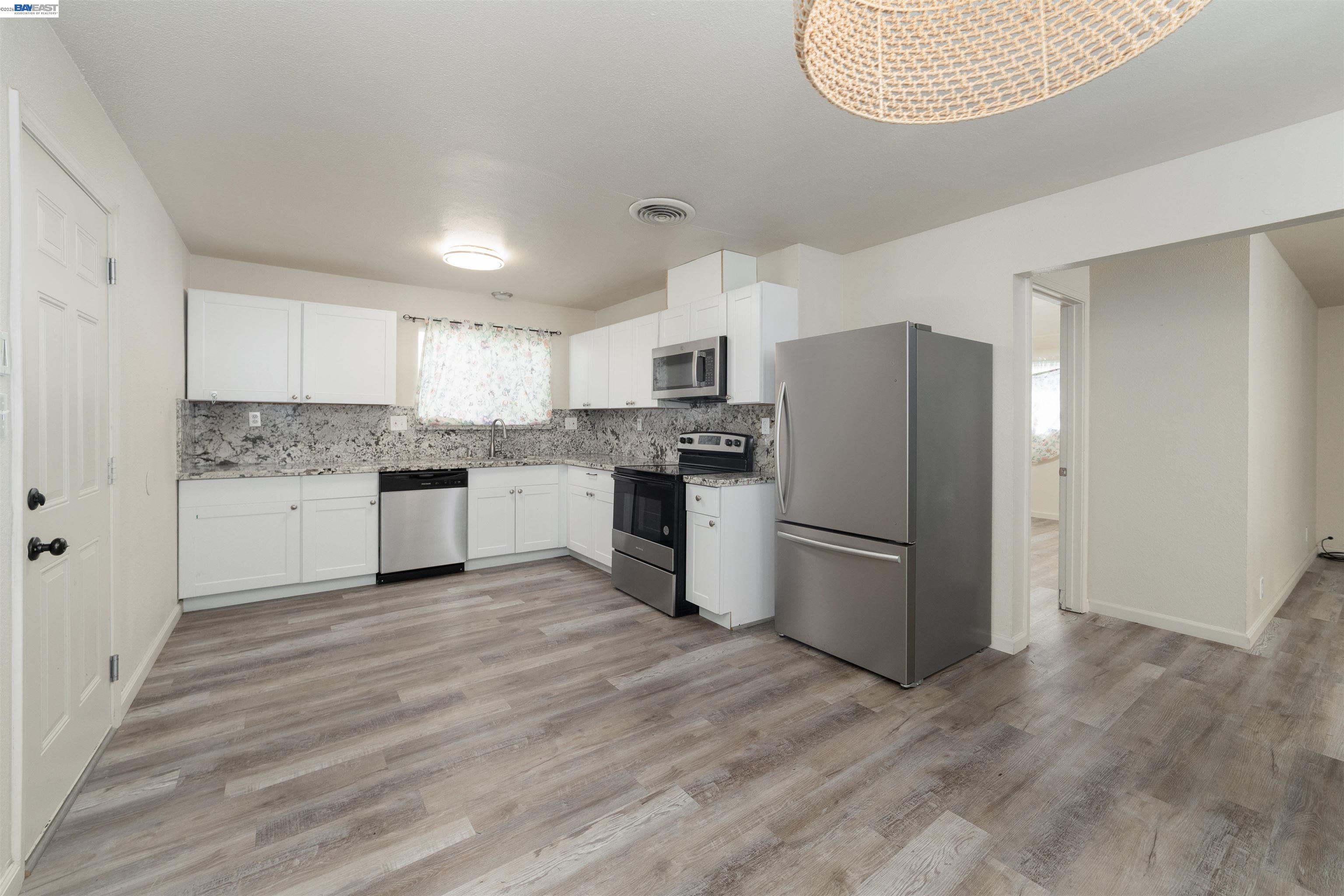 Detail Gallery Image 13 of 22 For 324 Eva Ct, Manteca,  CA 95336 - 3 Beds | 2 Baths