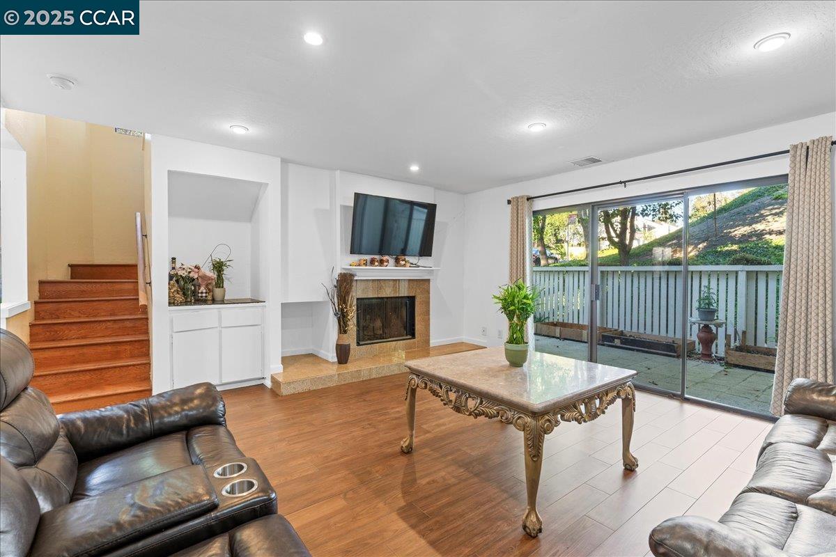 Front Image Thumbnail for CC41114443