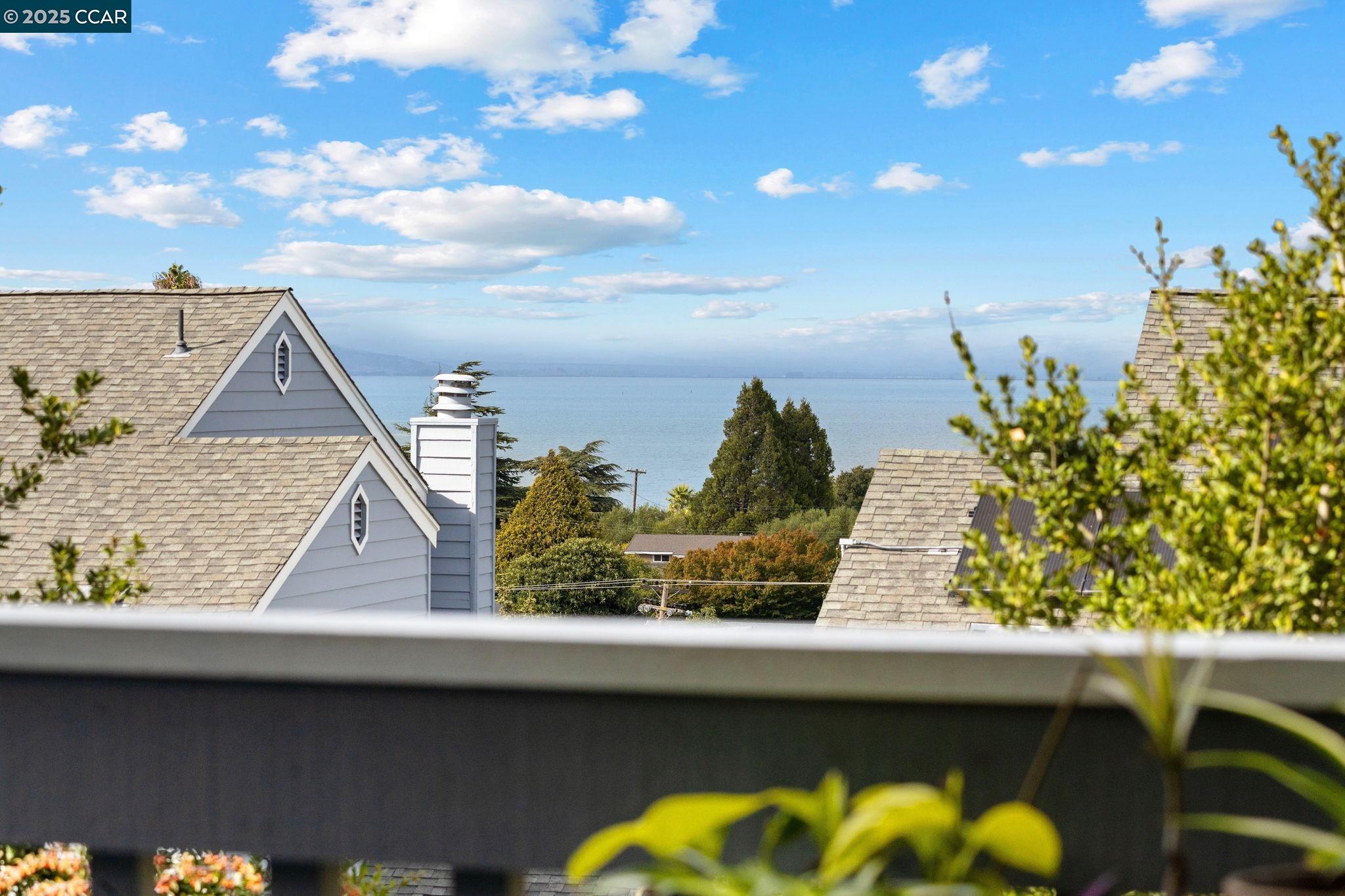 Detail Gallery Image 25 of 44 For 624 Primrose Ter, Pinole,  CA 94564 - 3 Beds | 2/1 Baths