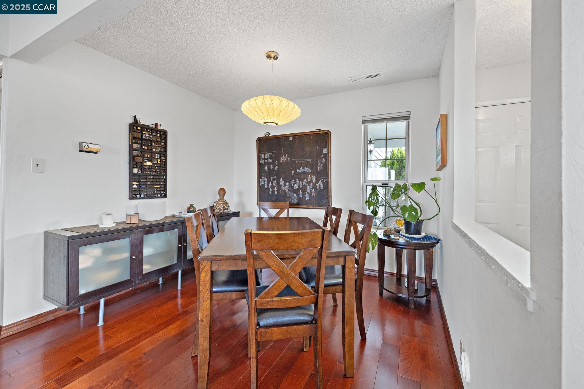 Detail Gallery Image 6 of 44 For 624 Primrose Ter, Pinole,  CA 94564 - 3 Beds | 2/1 Baths