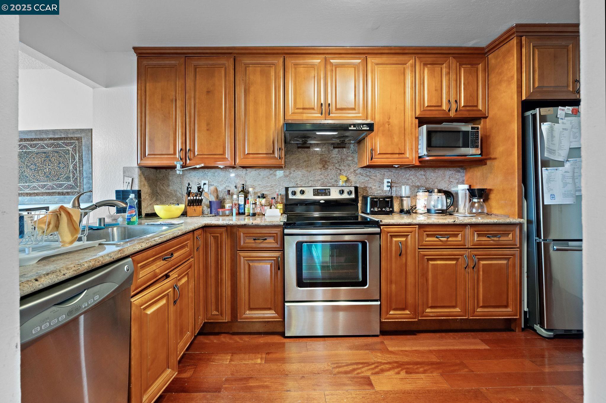 Detail Gallery Image 8 of 44 For 624 Primrose Ter, Pinole,  CA 94564 - 3 Beds | 2/1 Baths