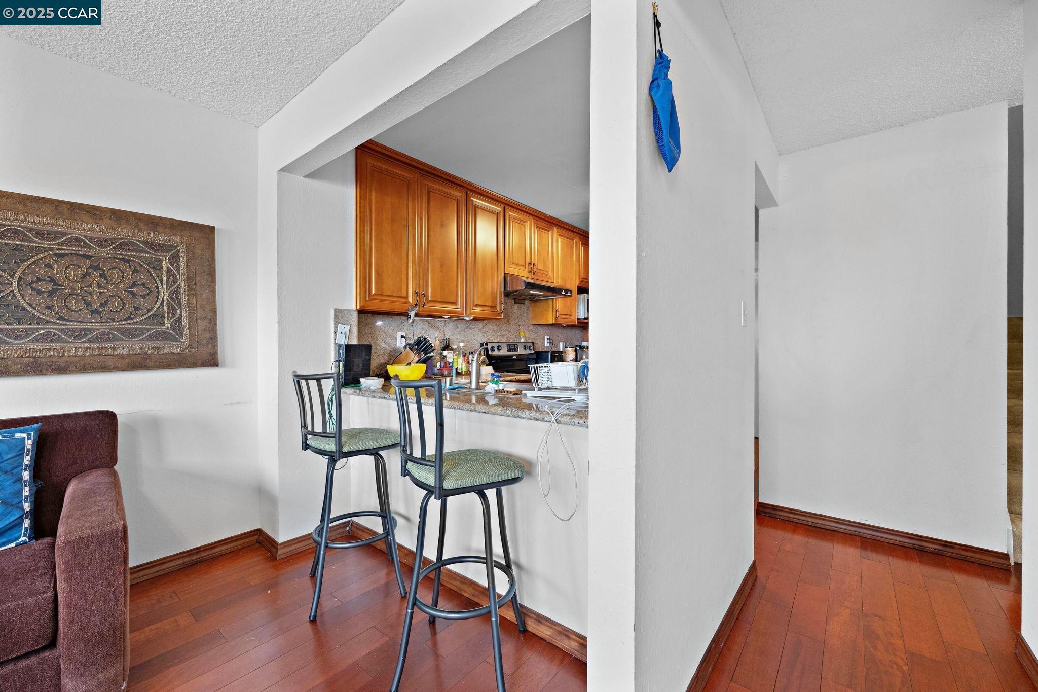 Detail Gallery Image 9 of 44 For 624 Primrose Ter, Pinole,  CA 94564 - 3 Beds | 2/1 Baths