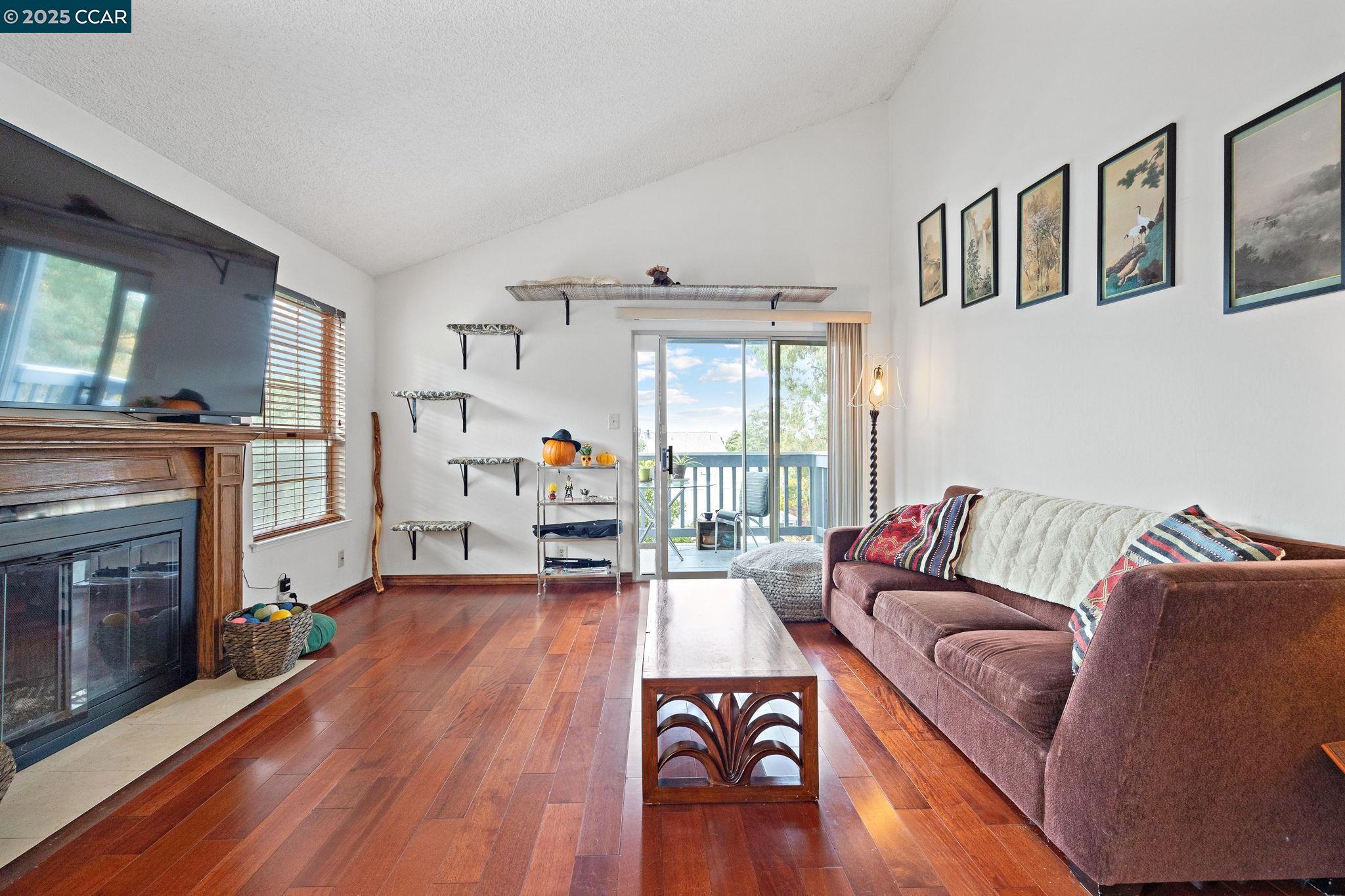 Detail Gallery Image 10 of 44 For 624 Primrose Ter, Pinole,  CA 94564 - 3 Beds | 2/1 Baths