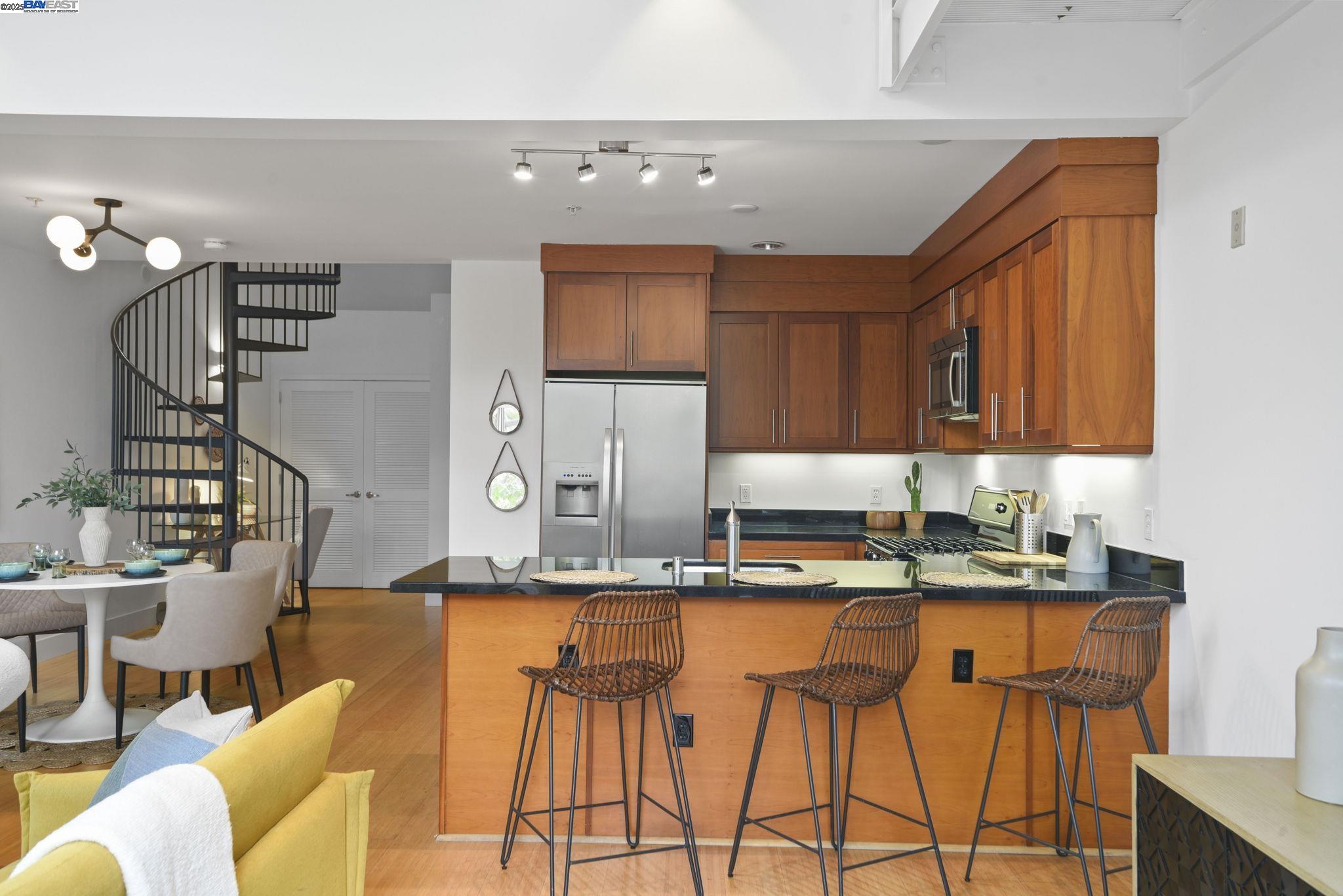 Detail Gallery Image 18 of 47 For 3960 Adeline St #107,  Emeryville,  CA 94608 - 1 Beds | 1/1 Baths