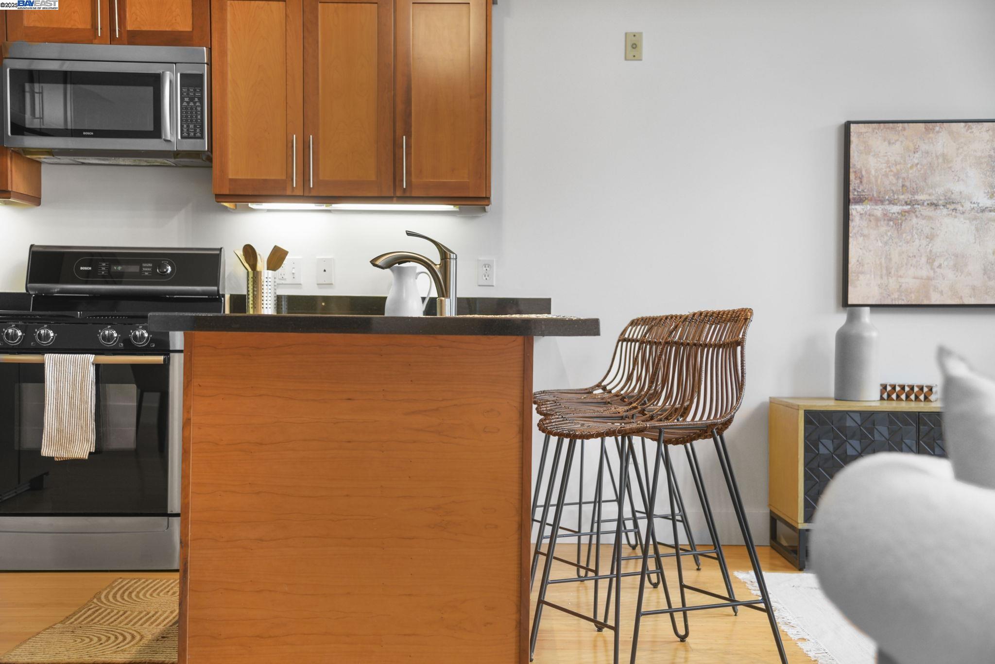 Detail Gallery Image 22 of 47 For 3960 Adeline St #107,  Emeryville,  CA 94608 - 1 Beds | 1/1 Baths