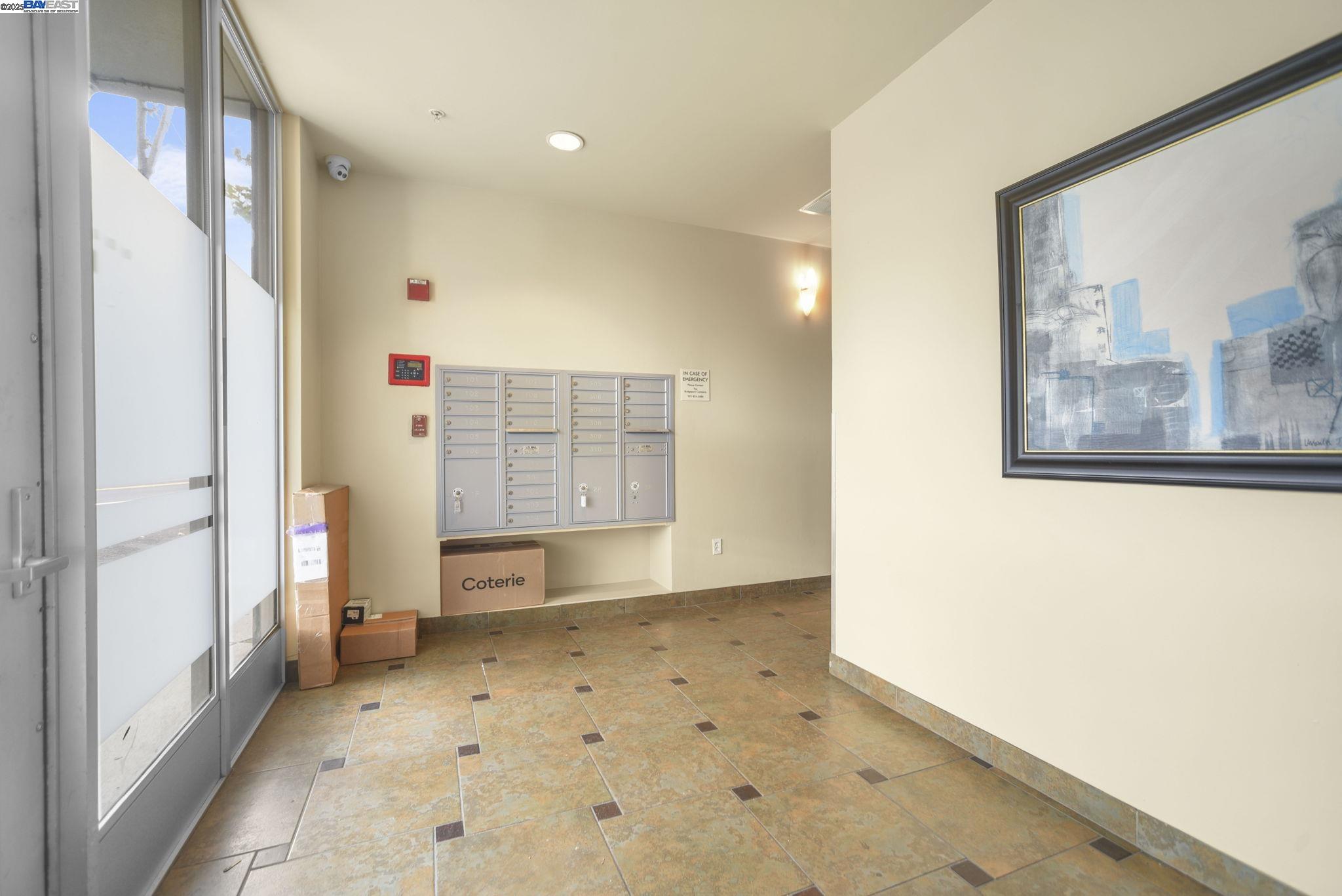 Detail Gallery Image 43 of 47 For 3960 Adeline St #107,  Emeryville,  CA 94608 - 1 Beds | 1/1 Baths