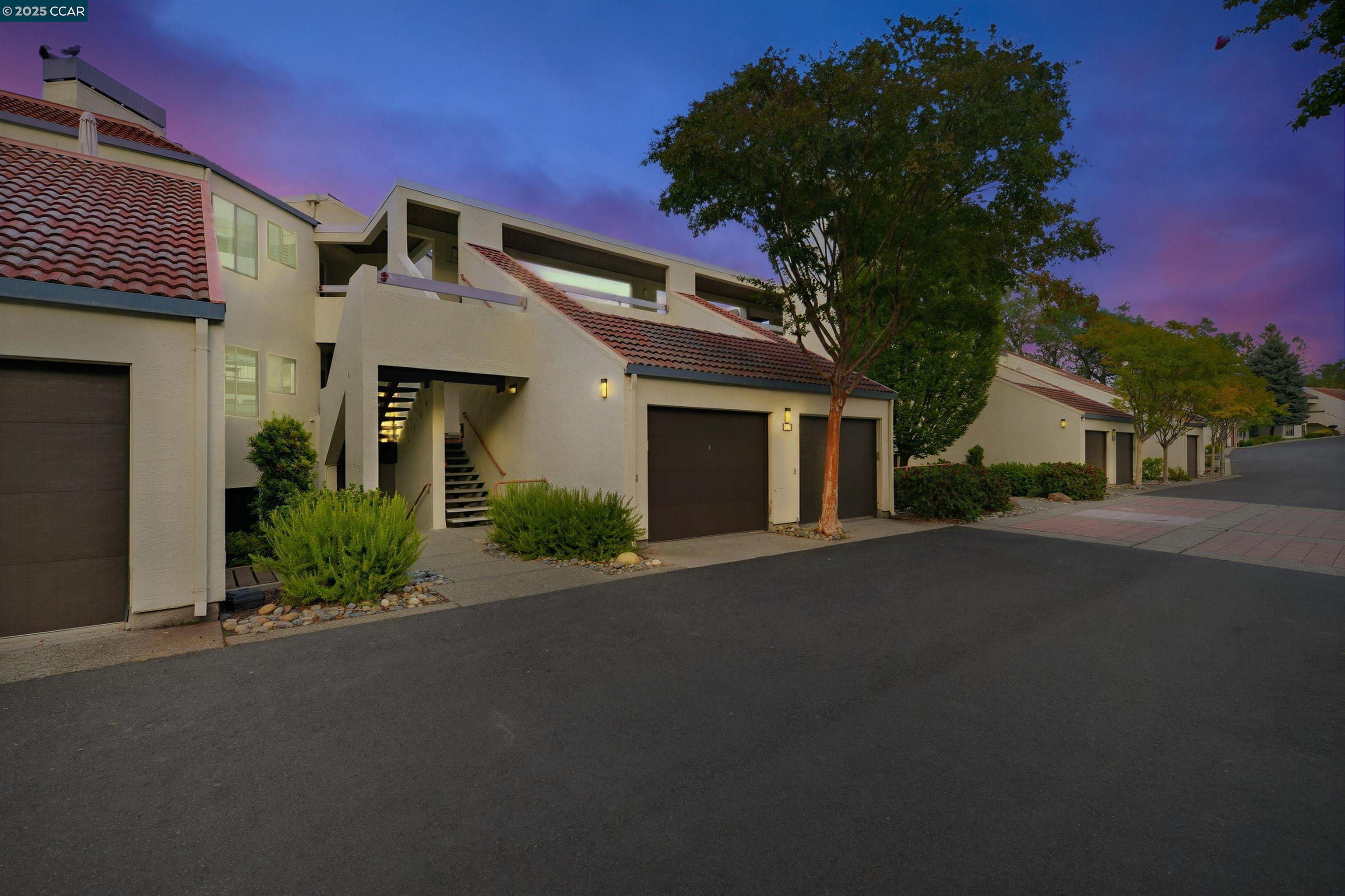 Front Image Thumbnail for CC41115052