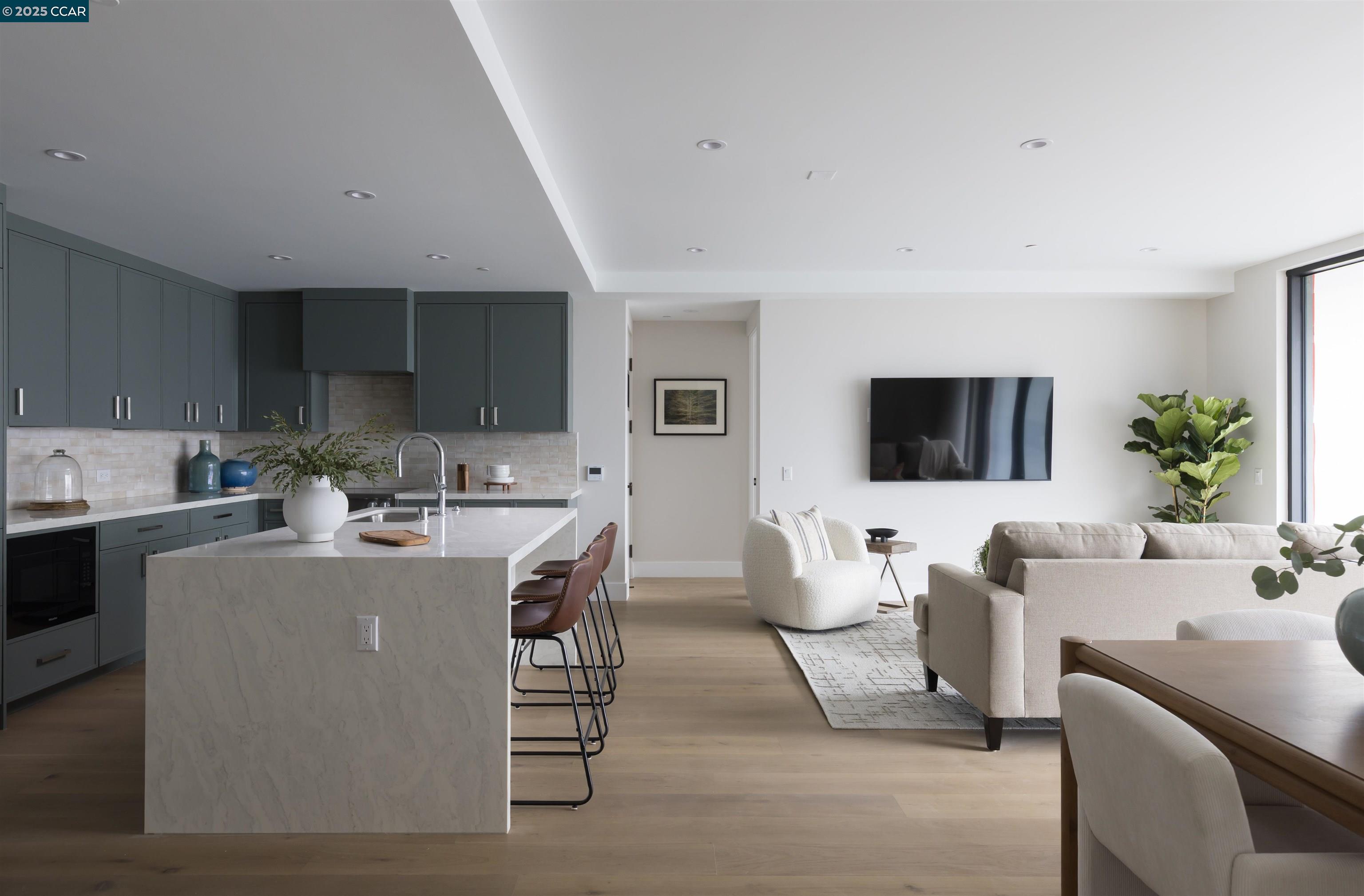 Photo #2: 41115318 Listing: Photo #2