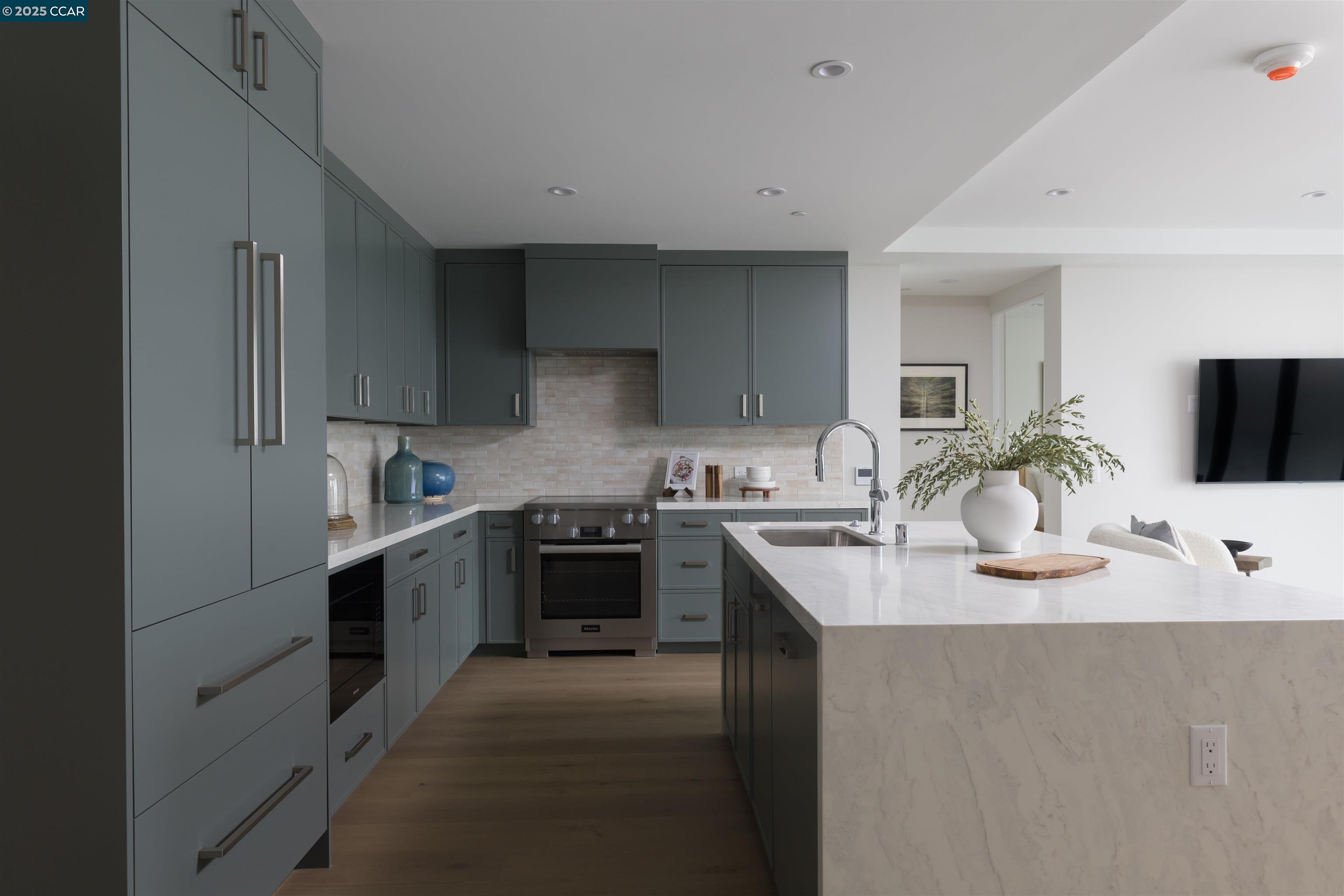 Photo #4: 41115318 Listing: Photo #4