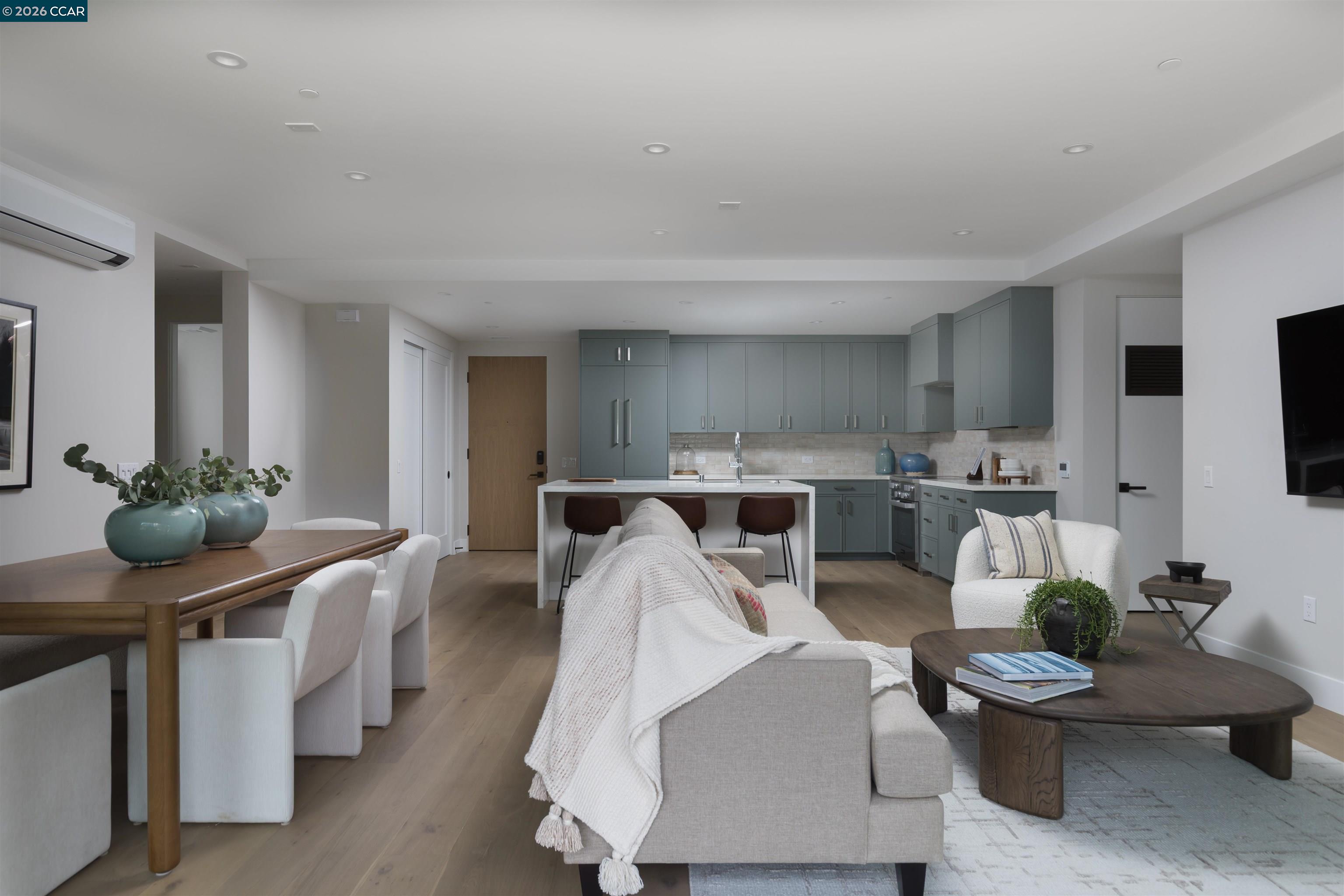 Photo #2: 41115323 Listing: Photo #2