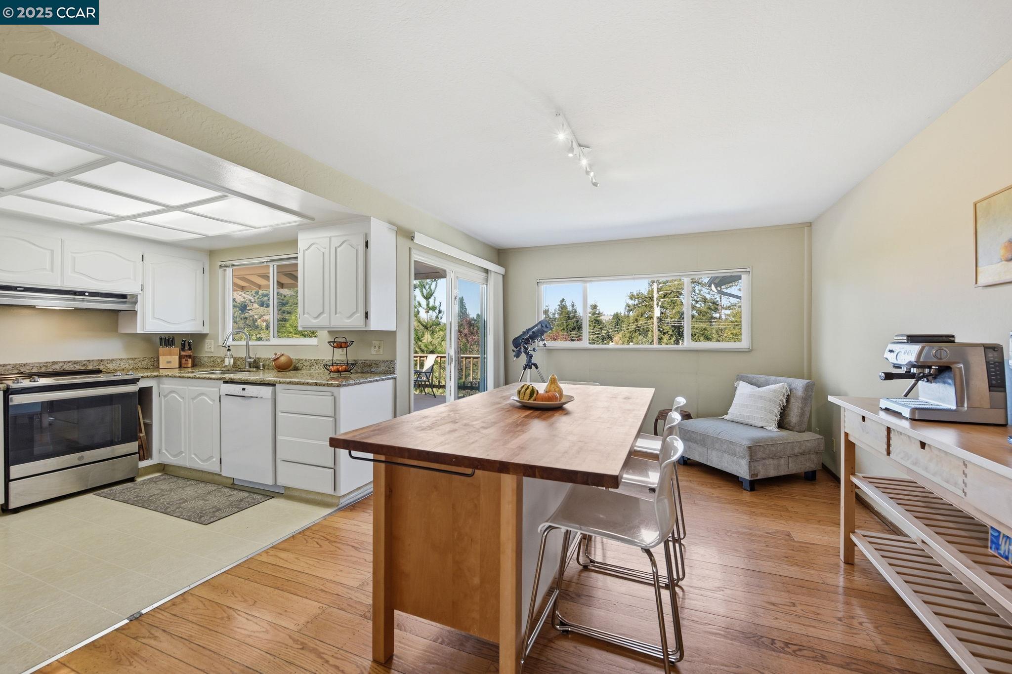 Detail Gallery Image 11 of 54 For 92 Gaywood Pl, Moraga,  CA 94556 - 4 Beds | 2 Baths