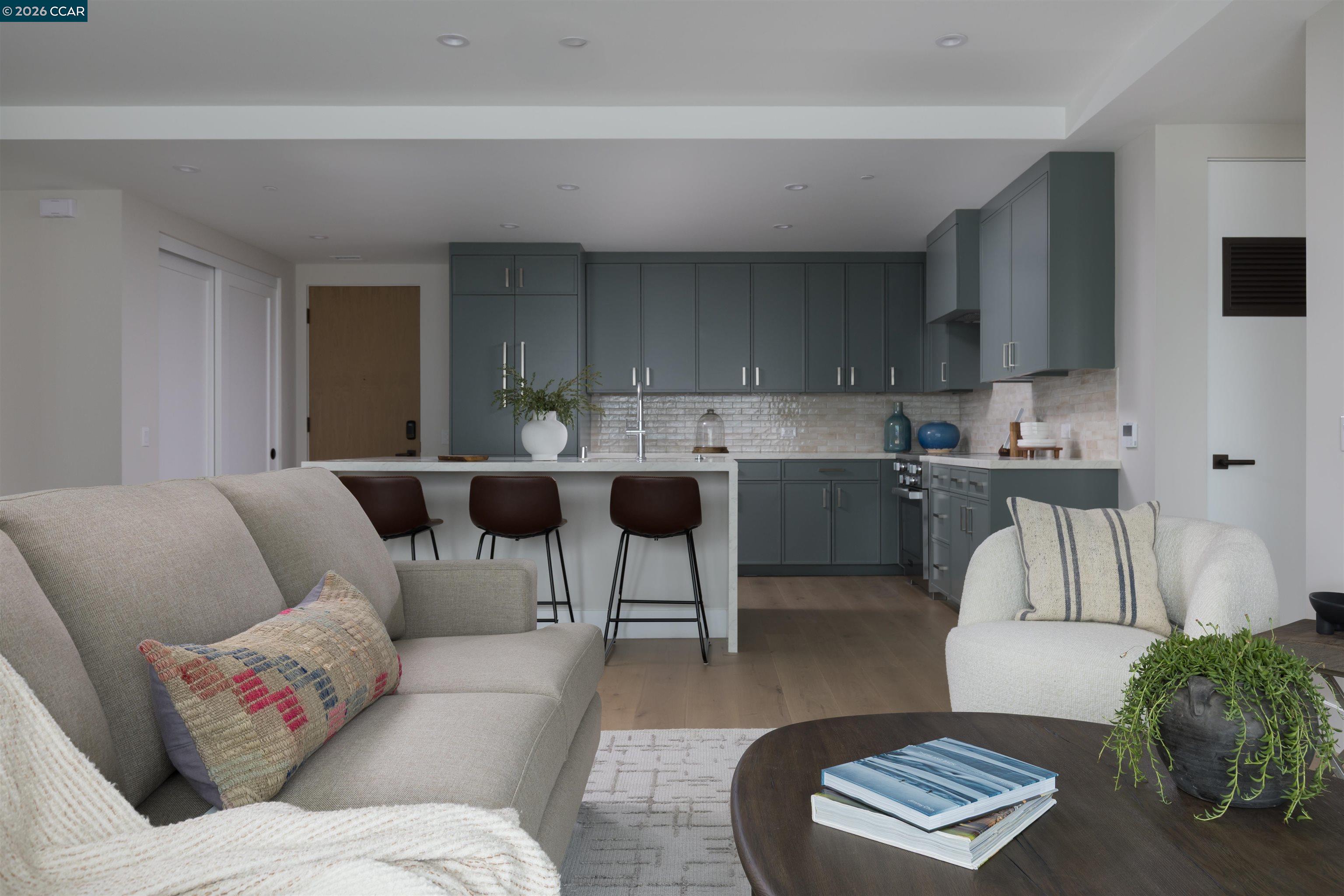 Photo #2: 41115399 Listing: Photo #2