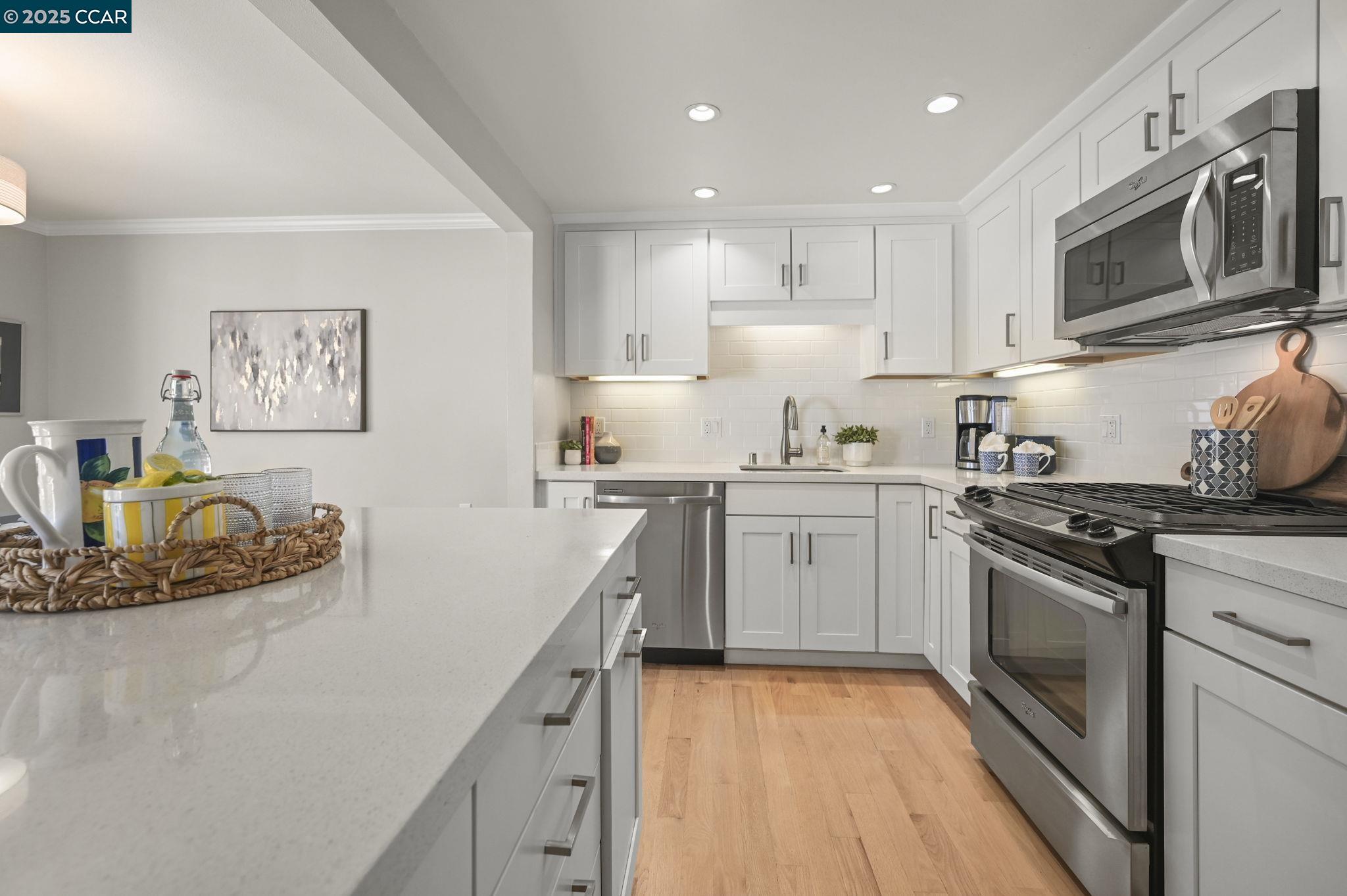 Photo #2: 41115524 Listing: Photo #2