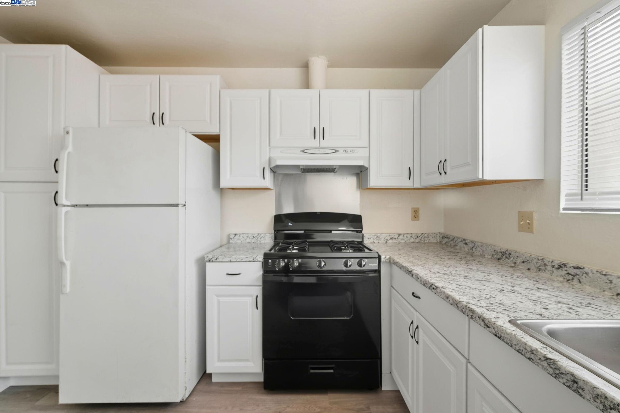 Detail Gallery Image 14 of 34 For 355 Parkview Ter #D1,  Vallejo,  CA 94589 - 2 Beds | 1 Baths