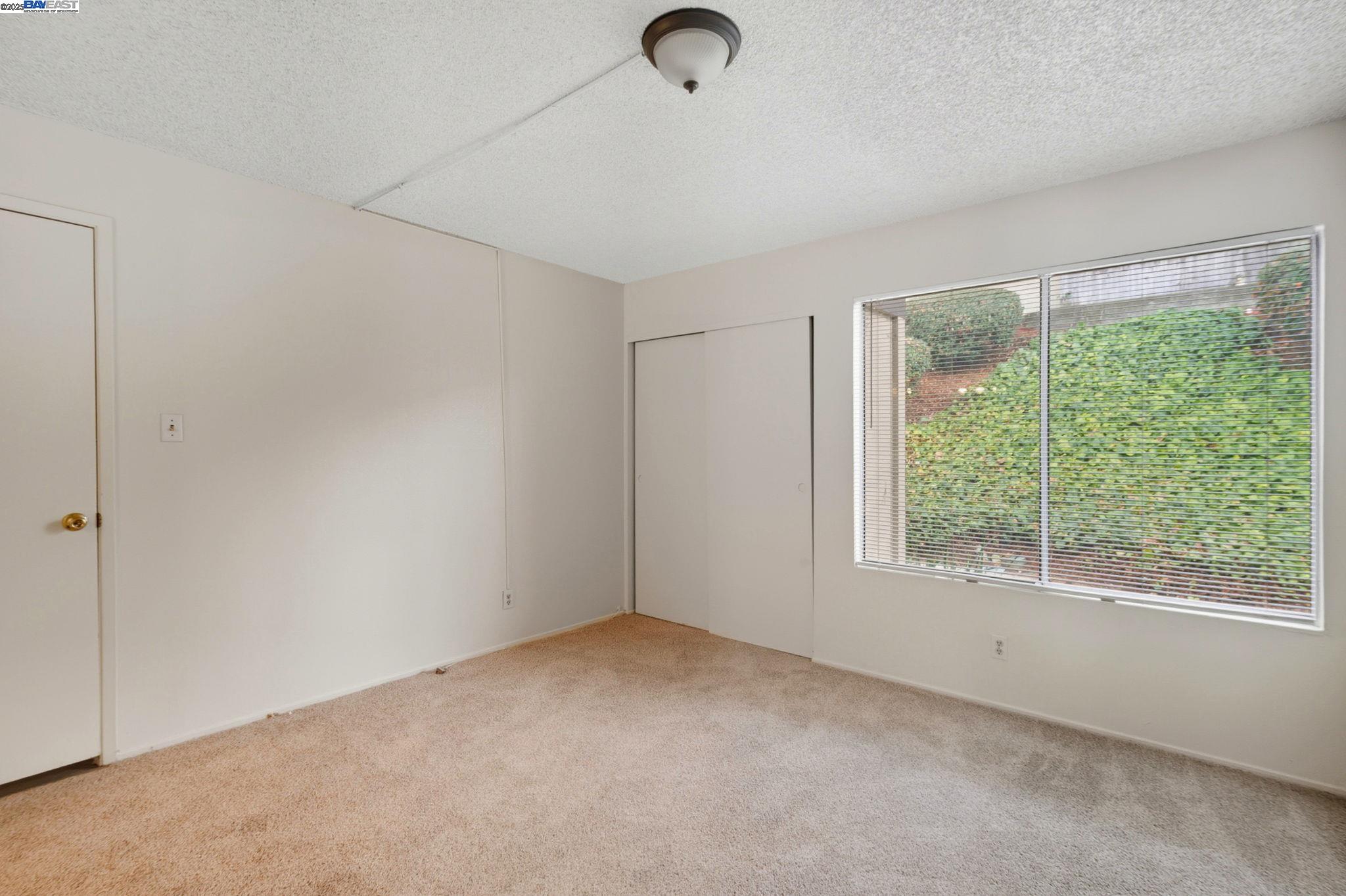 Detail Gallery Image 4 of 34 For 355 Parkview Ter #D1,  Vallejo,  CA 94589 - 2 Beds | 1 Baths