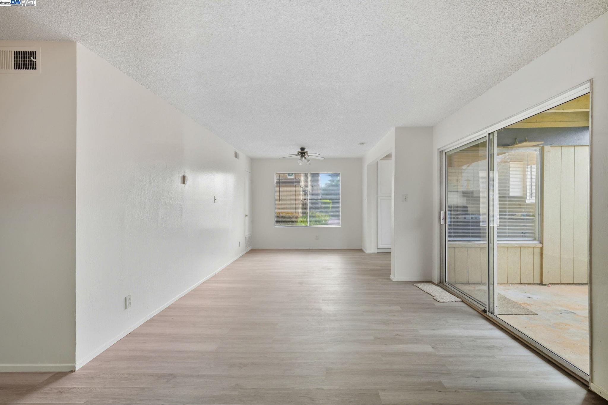 Detail Gallery Image 7 of 34 For 355 Parkview Ter #D1,  Vallejo,  CA 94589 - 2 Beds | 1 Baths