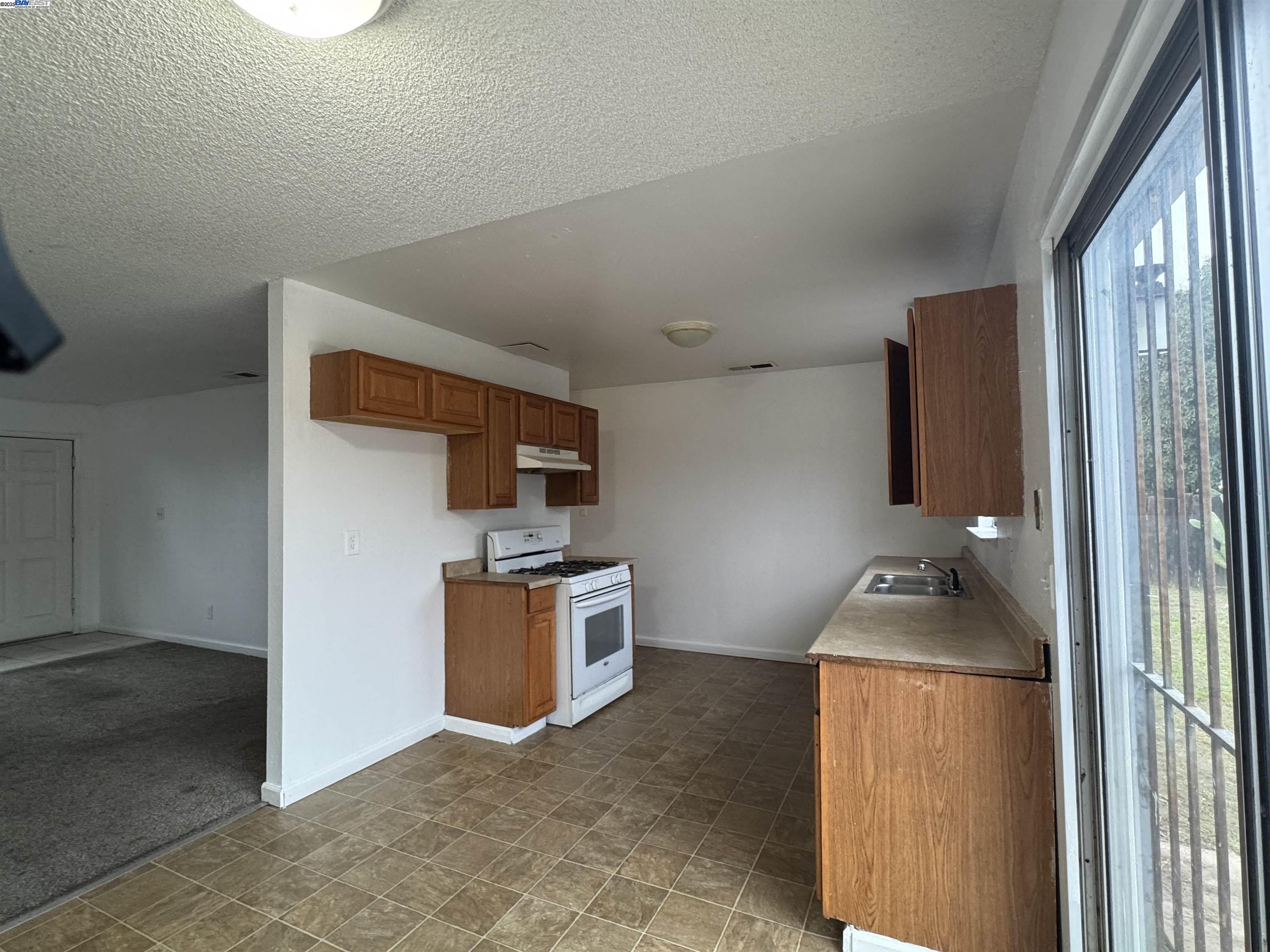 Detail Gallery Image 16 of 40 For 3338 Zamora Way, Stockton,  CA 95206 - 3 Beds | 1/1 Baths