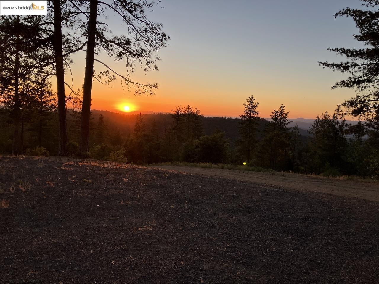 Groveland (A gateway to Yosemite)