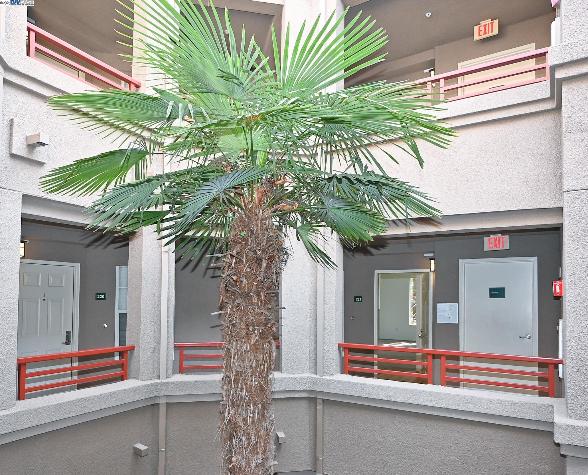 280 Caldecott UNIT 321, Oakland, CA, 94618