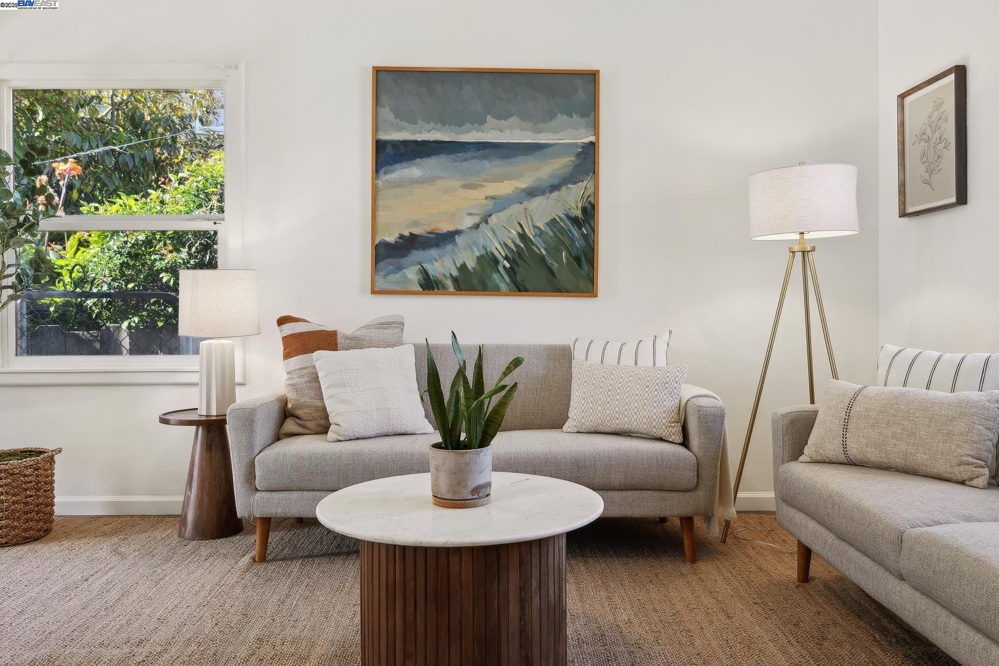 Detail Gallery Image 5 of 28 For 108 Cypress St #D,  Alameda,  CA 94501 - 2 Beds | 1 Baths