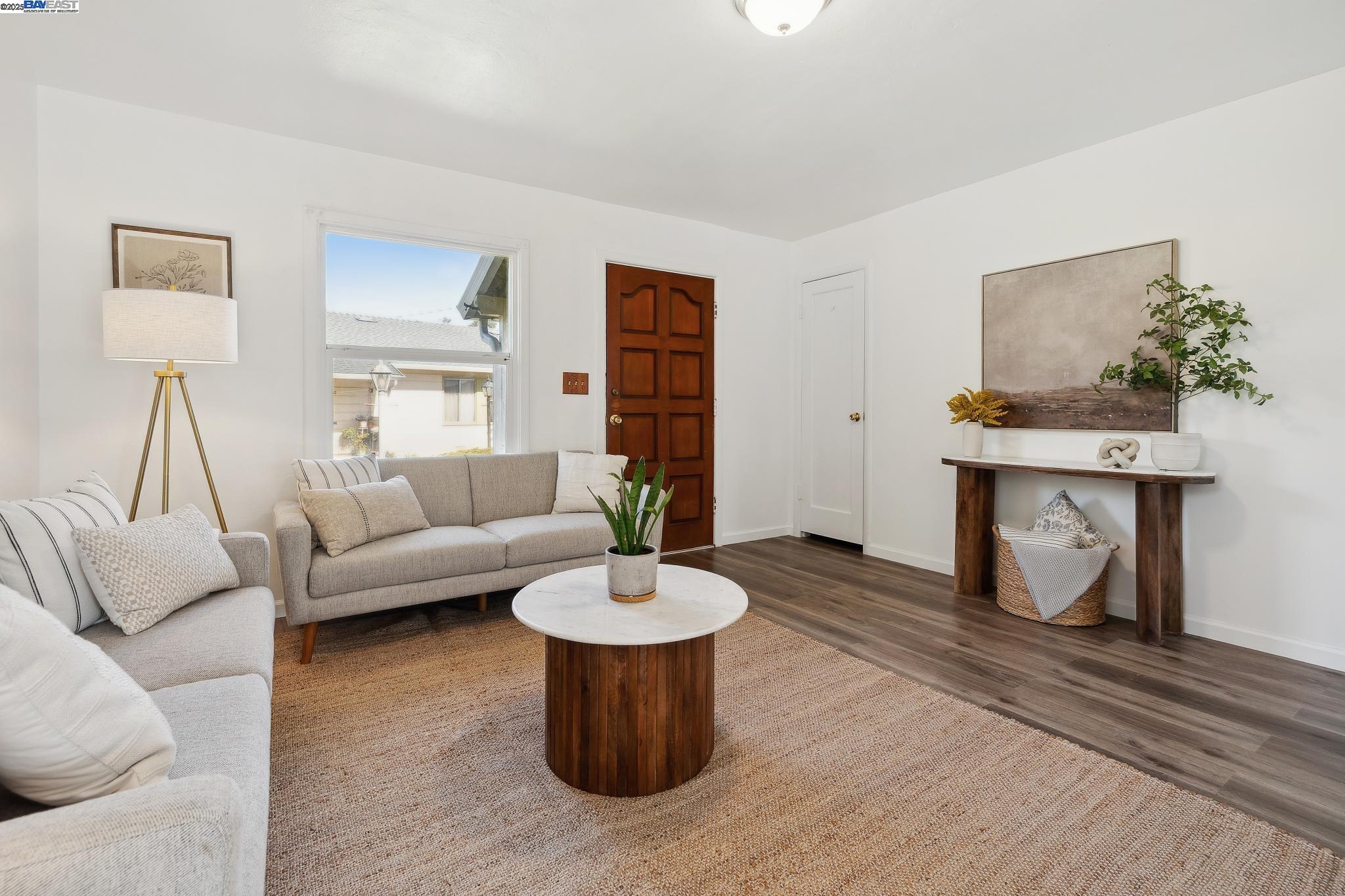 Detail Gallery Image 7 of 28 For 108 Cypress St #D,  Alameda,  CA 94501 - 2 Beds | 1 Baths