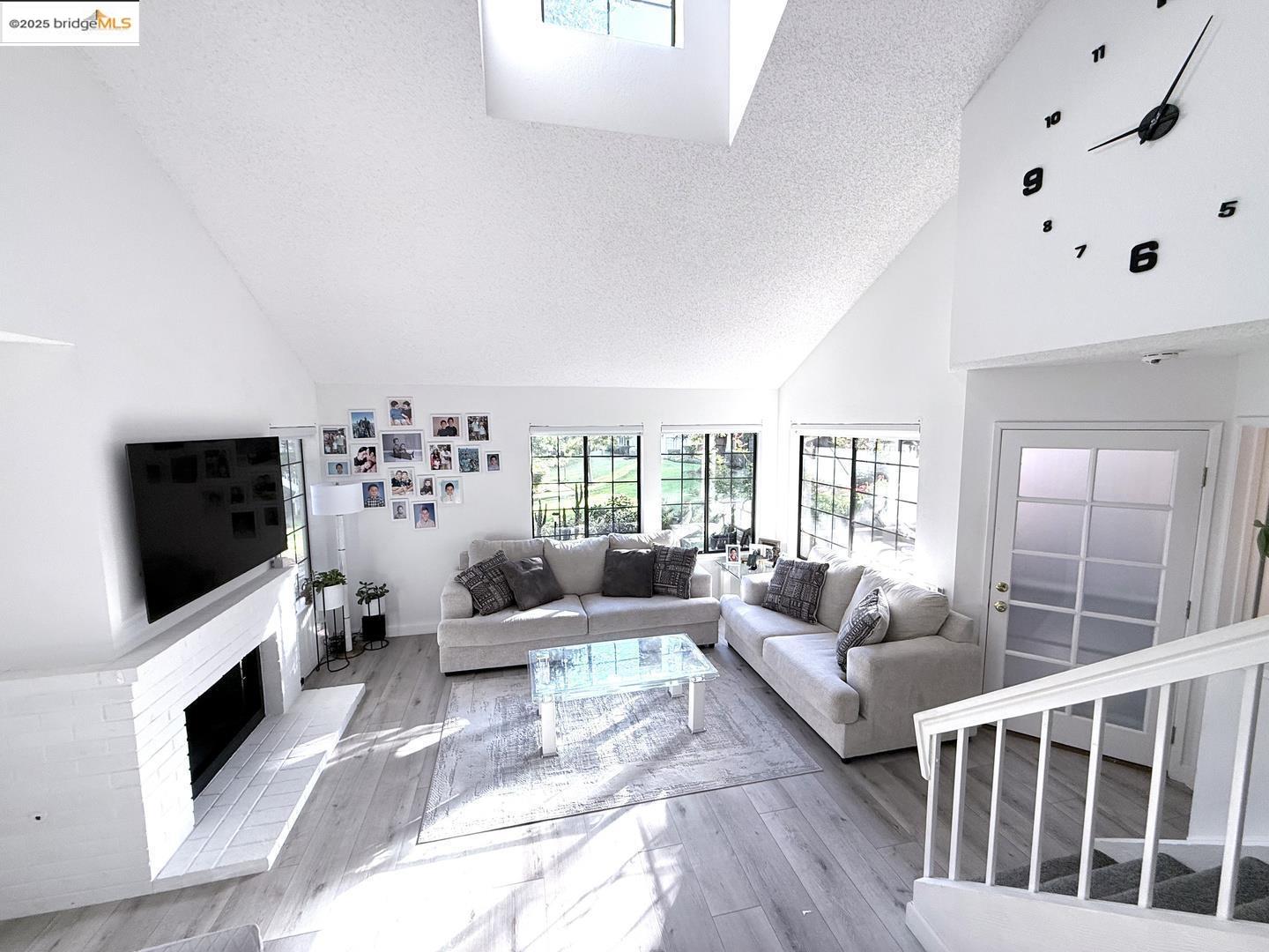 Front Image Thumbnail for EB41115988