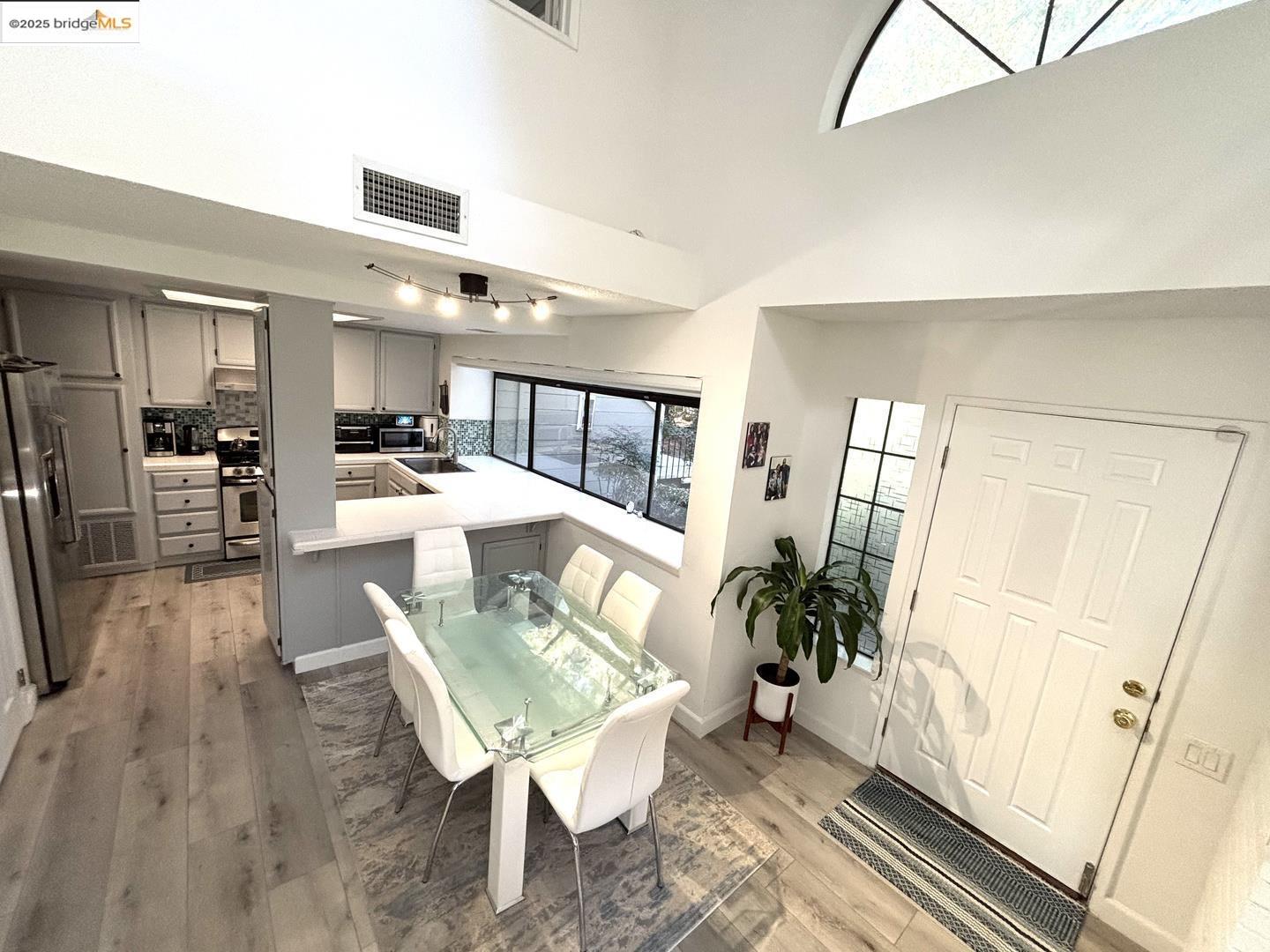 Detail Gallery Image 14 of 52 For 2561 Yerba Bank Ct #0,  San Jose,  CA 95121 - 3 Beds | 2 Baths