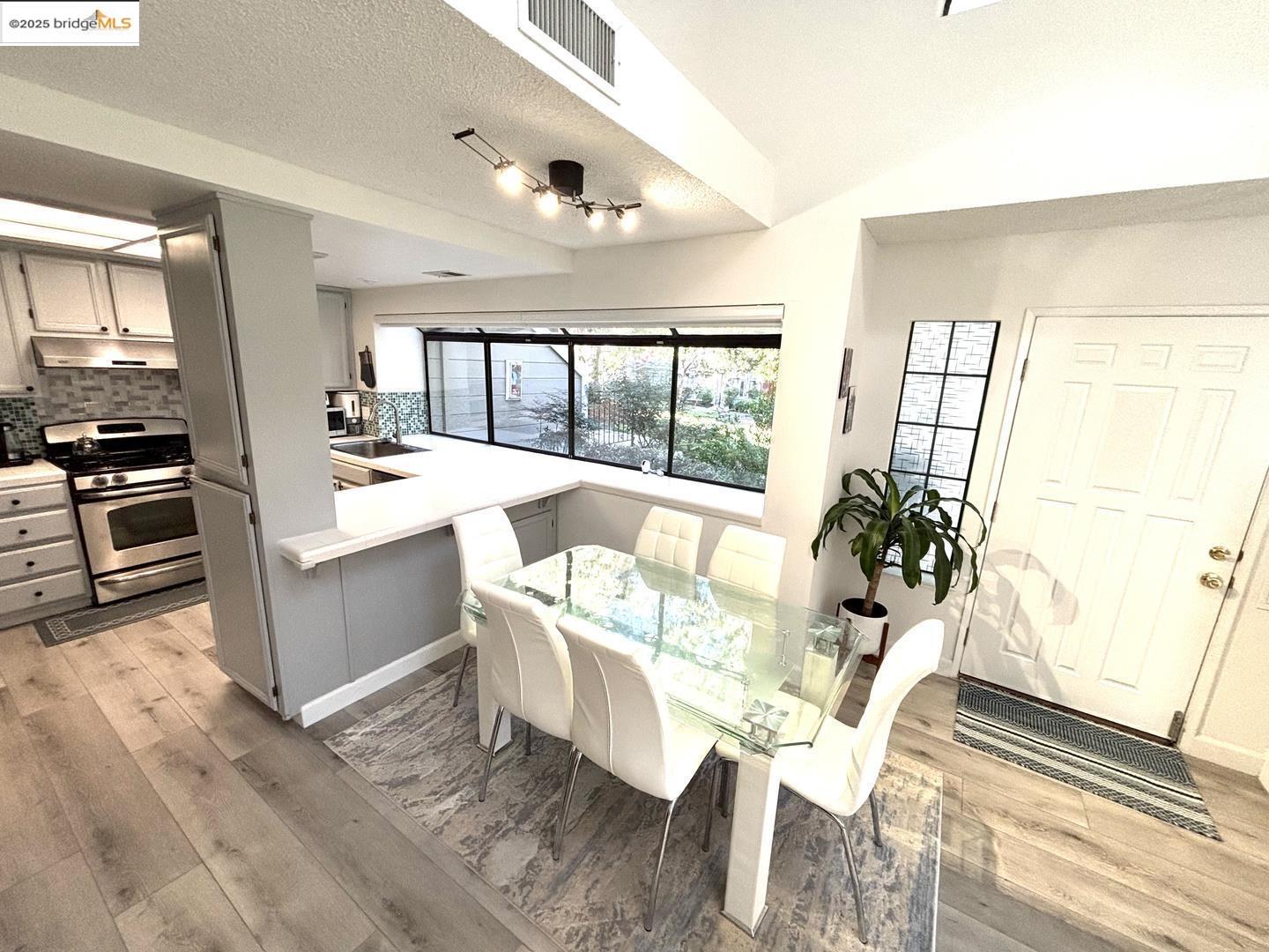 Detail Gallery Image 17 of 52 For 2561 Yerba Bank Ct #0,  San Jose,  CA 95121 - 3 Beds | 2 Baths