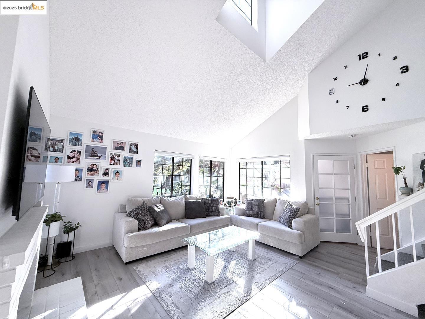 Detail Gallery Image 4 of 52 For 2561 Yerba Bank Ct #0,  San Jose,  CA 95121 - 3 Beds | 2 Baths