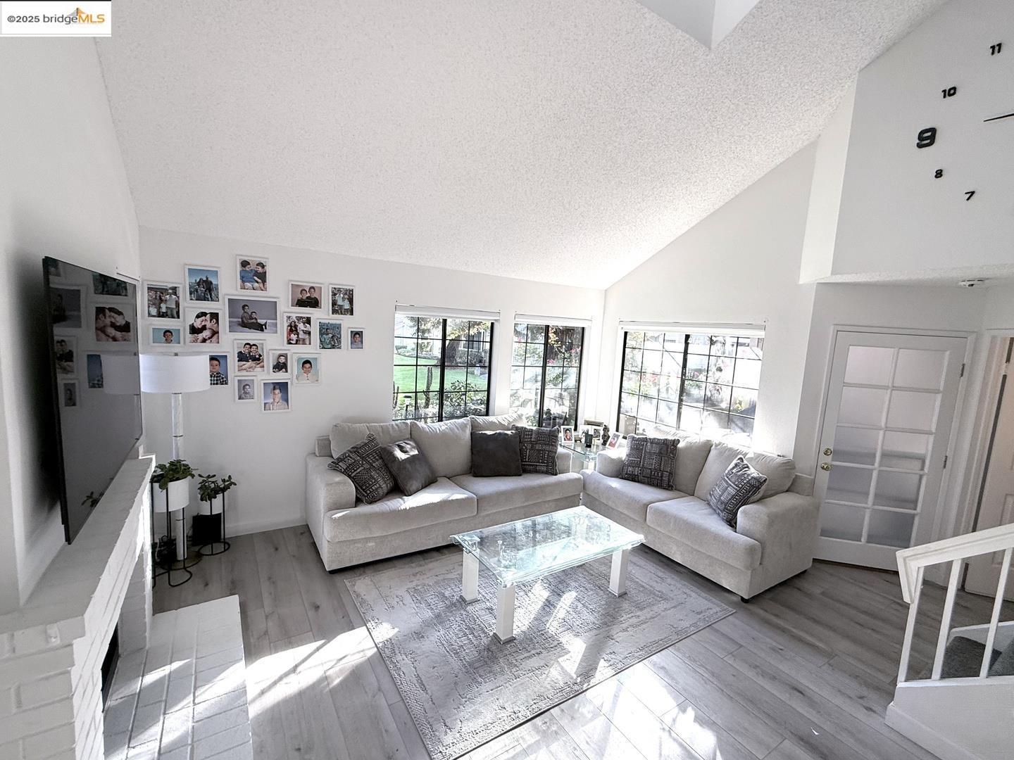 Detail Gallery Image 5 of 52 For 2561 Yerba Bank Ct #0,  San Jose,  CA 95121 - 3 Beds | 2 Baths