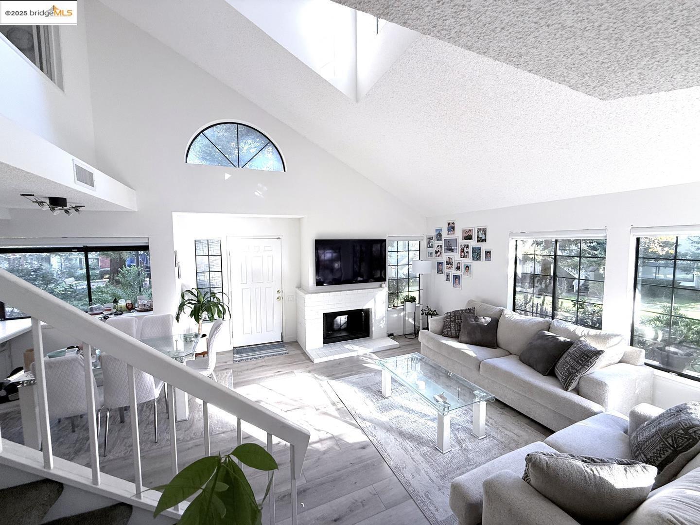 Detail Gallery Image 6 of 52 For 2561 Yerba Bank Ct #0,  San Jose,  CA 95121 - 3 Beds | 2 Baths