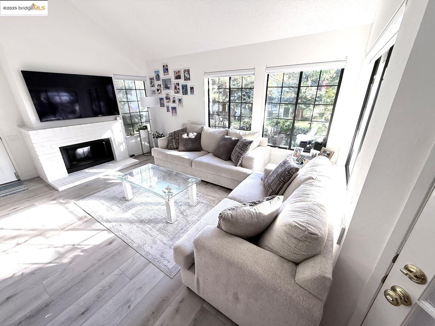 Detail Gallery Image 7 of 52 For 2561 Yerba Bank Ct #0,  San Jose,  CA 95121 - 3 Beds | 2 Baths