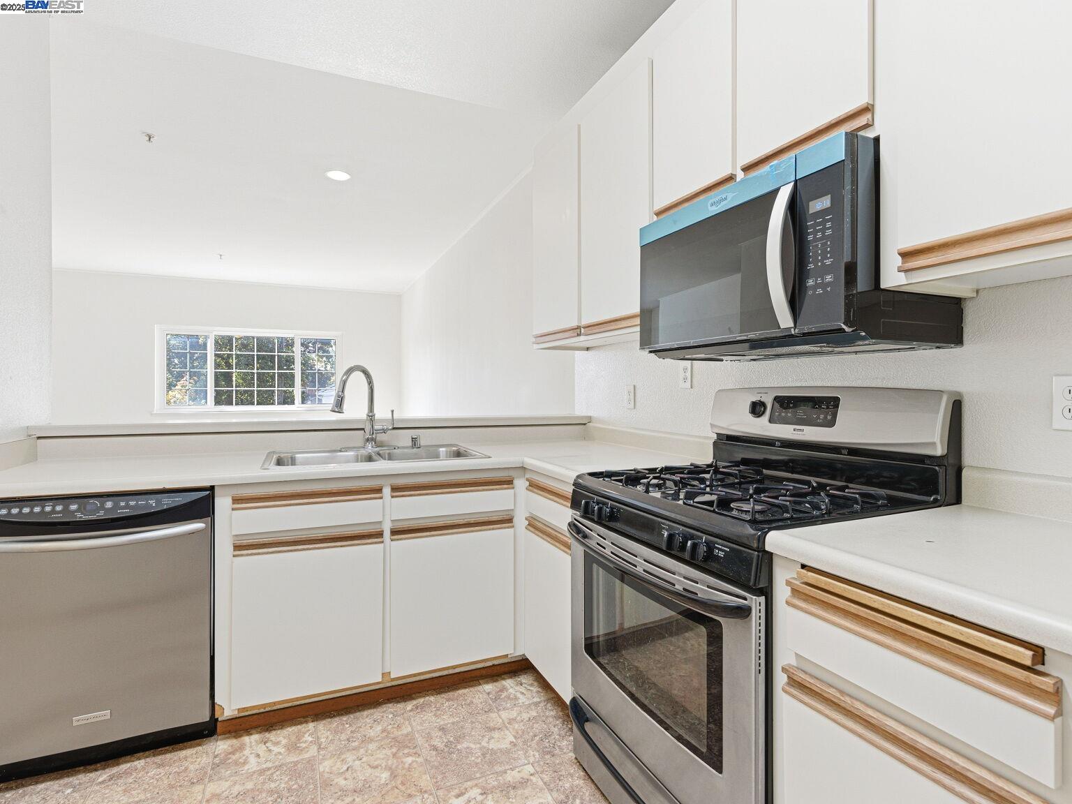Detail Gallery Image 21 of 60 For 1708 Lexington Ave #2,  El Cerrito,  CA 94530 - 2 Beds | 1 Baths