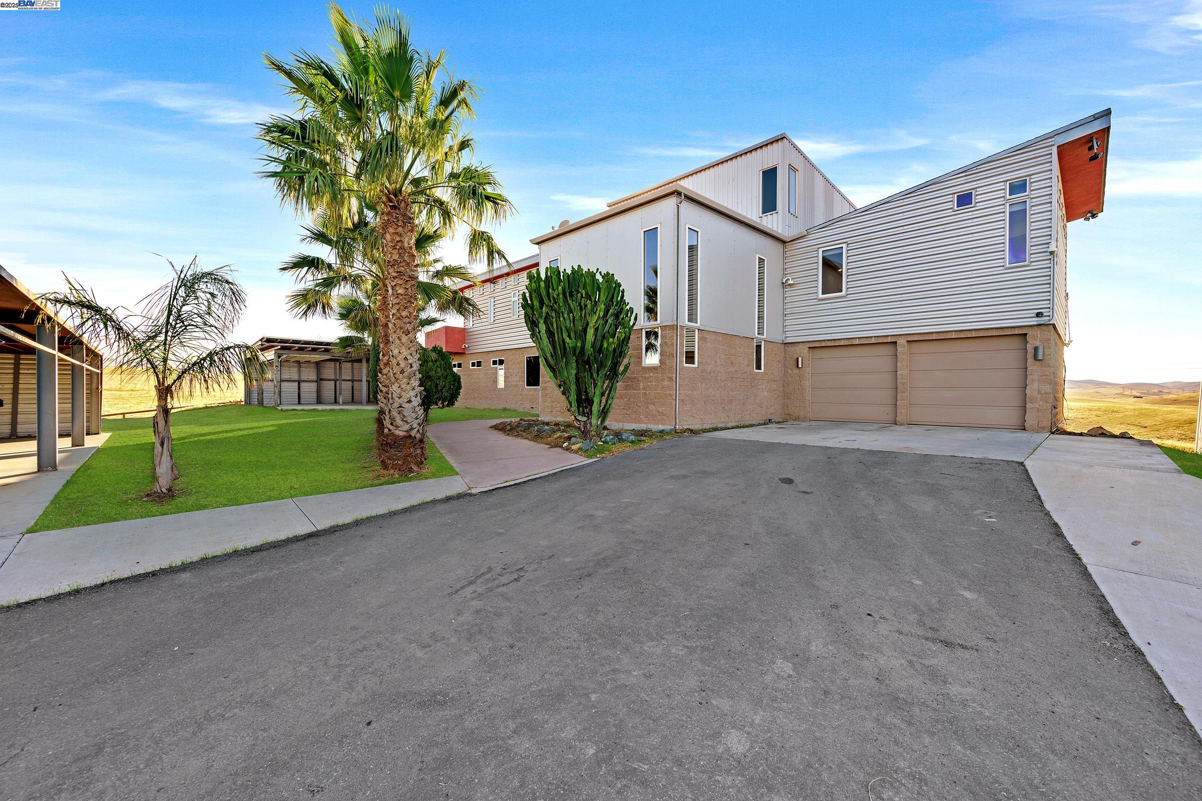 Detail Gallery Image 12 of 52 For 17011 Midway Rd, Tracy,  CA 95377 - 4 Beds | 3 Baths