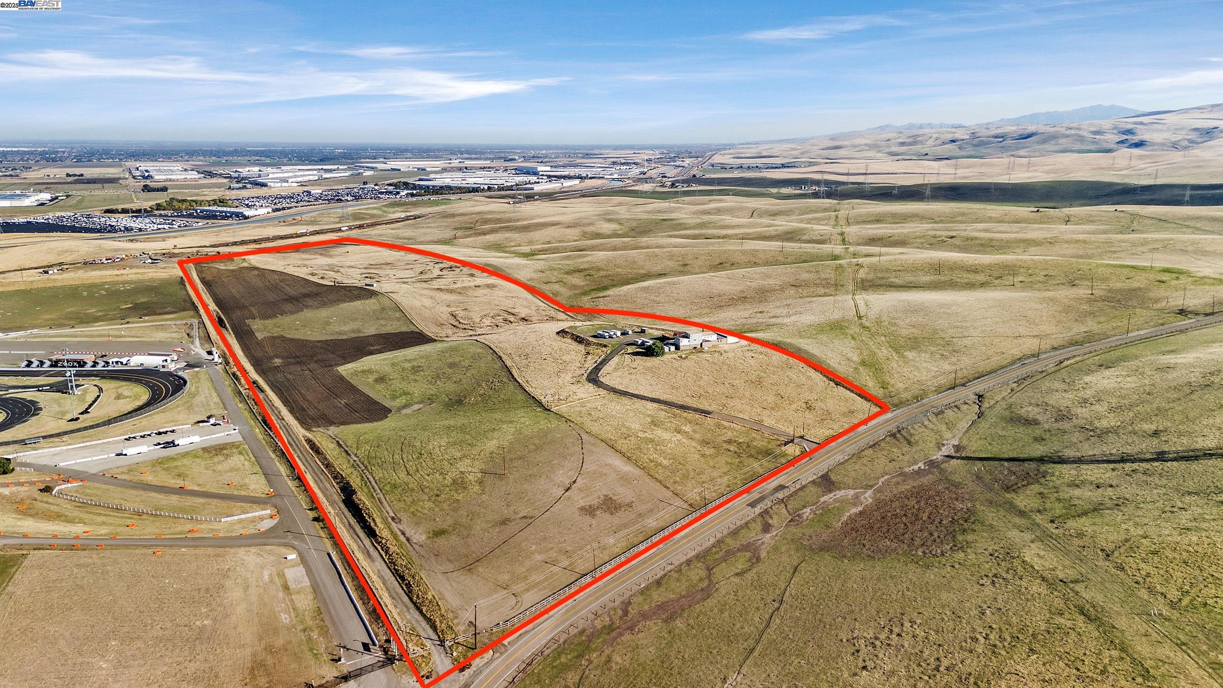 Detail Gallery Image 10 of 52 For 17011 Midway Rd, Tracy,  CA 95377 - 4 Beds | 3 Baths