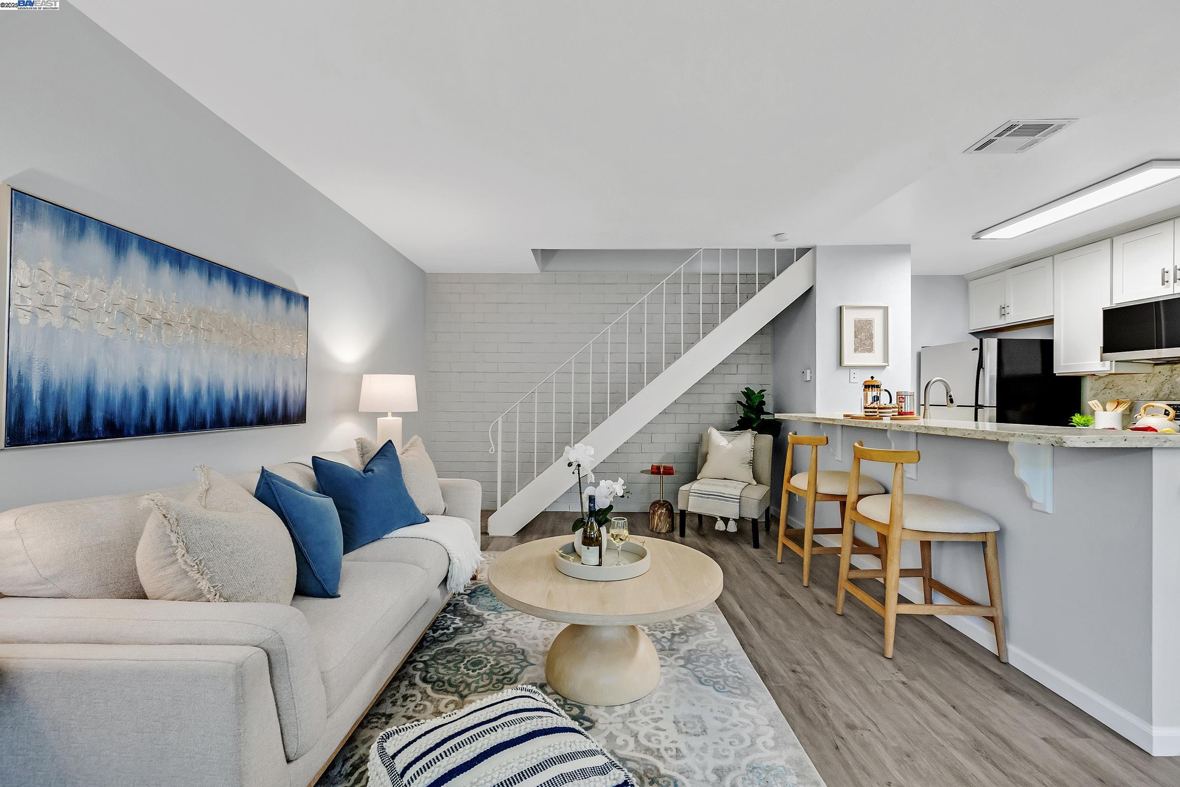 Photo #2: 41116167 Listing: Photo #2